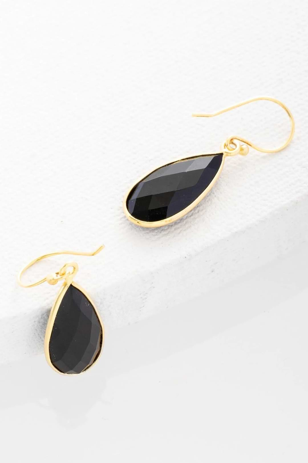 Single Drop Earring Black