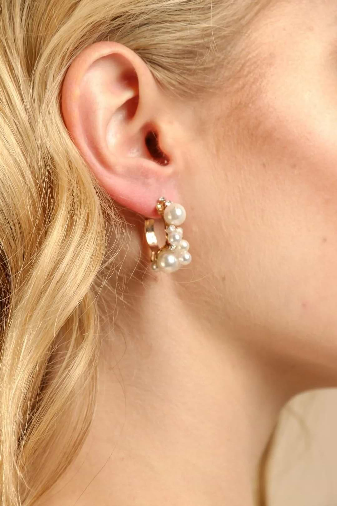 Scatter Pearl Hoop Earring Gold