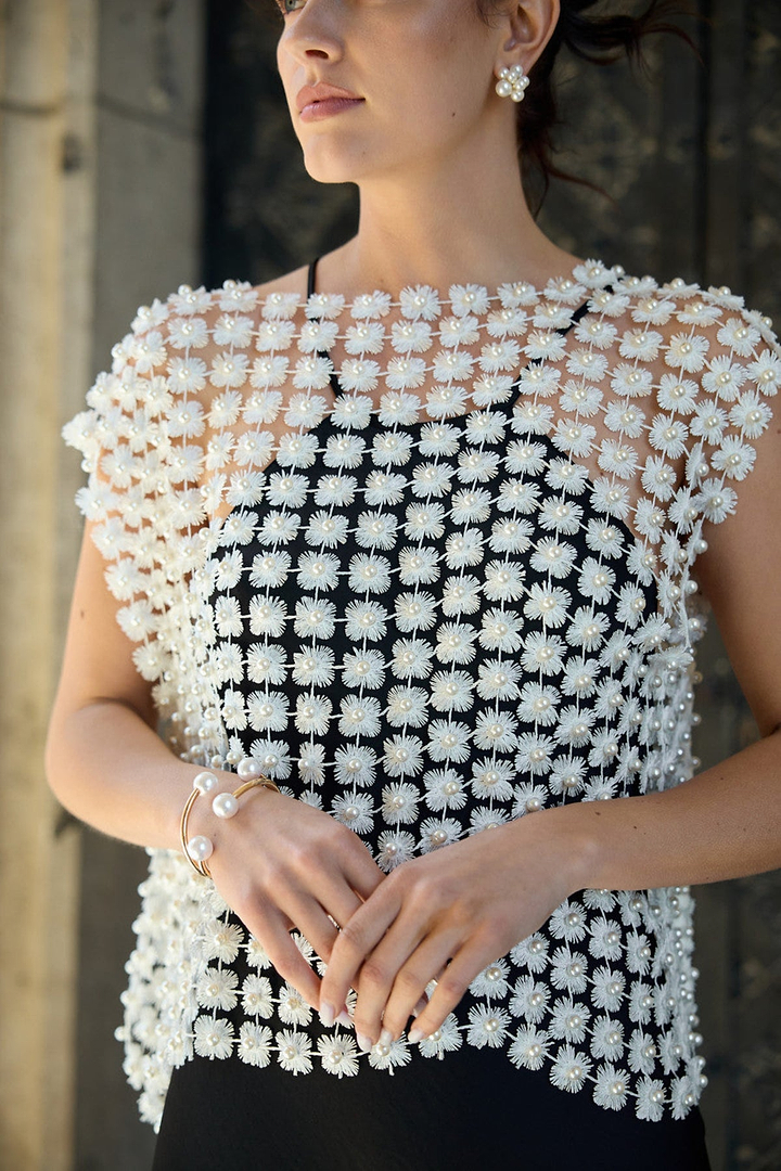 Floral Shell Pearl Capelet - White
