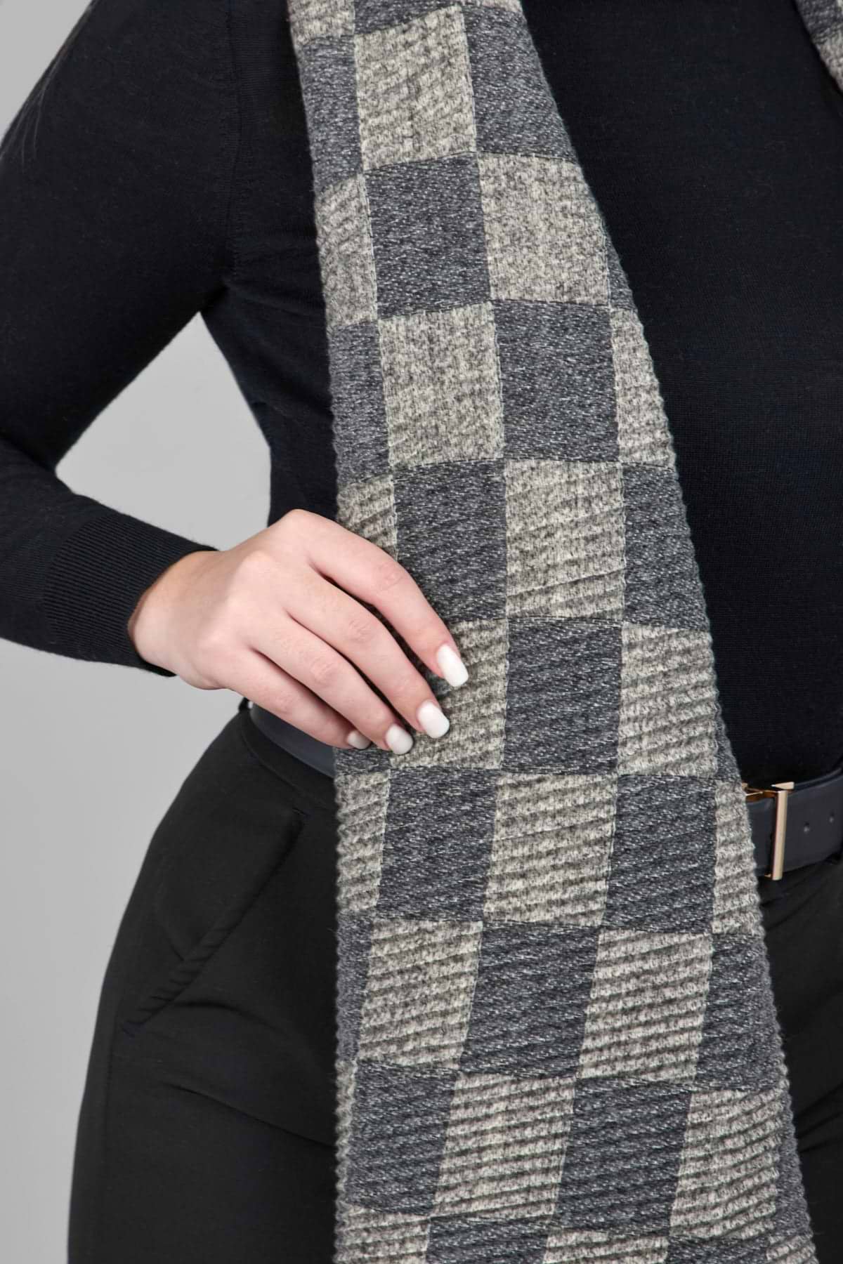 Crinkled Checkered Scarf – SAACHI