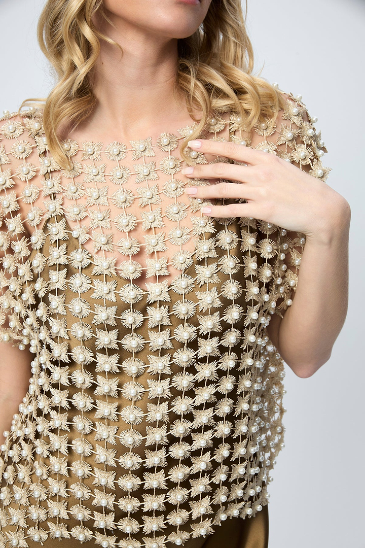 Floral Shell Pearl Capelet