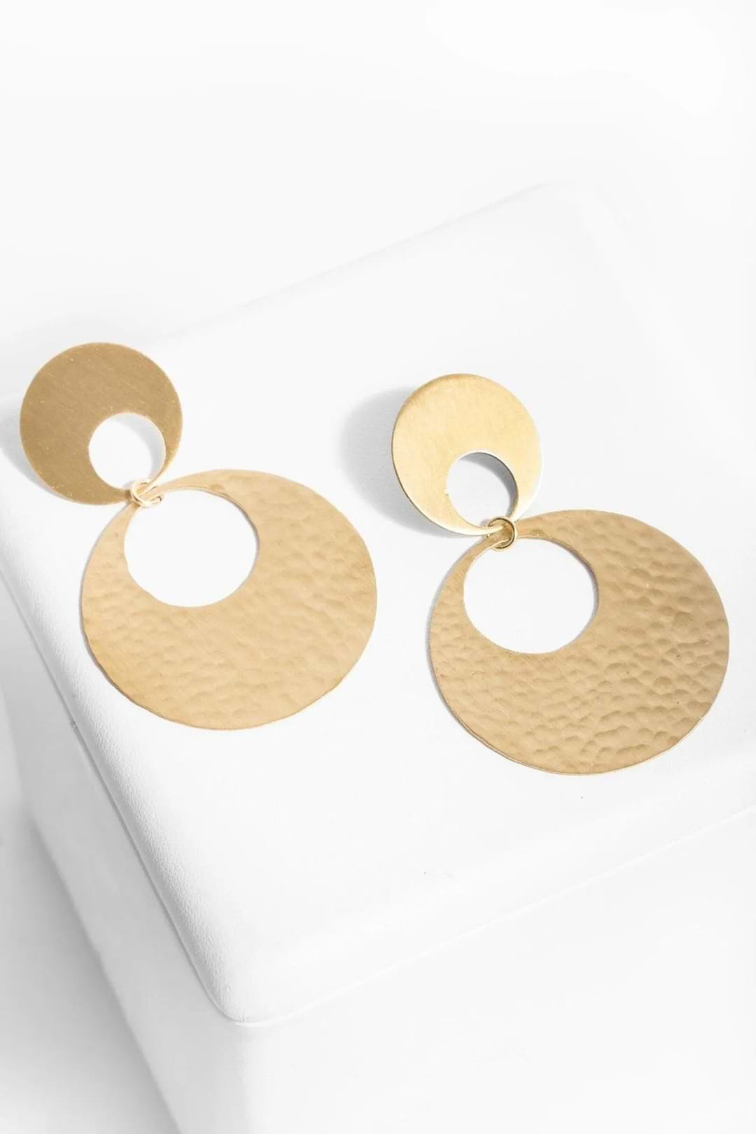 Doris Hammered Earring Gold