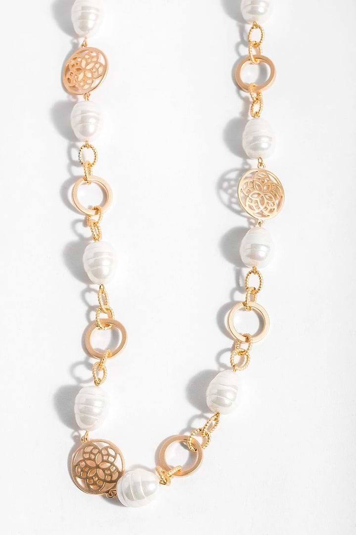 Medallion Pearl Necklace Gold