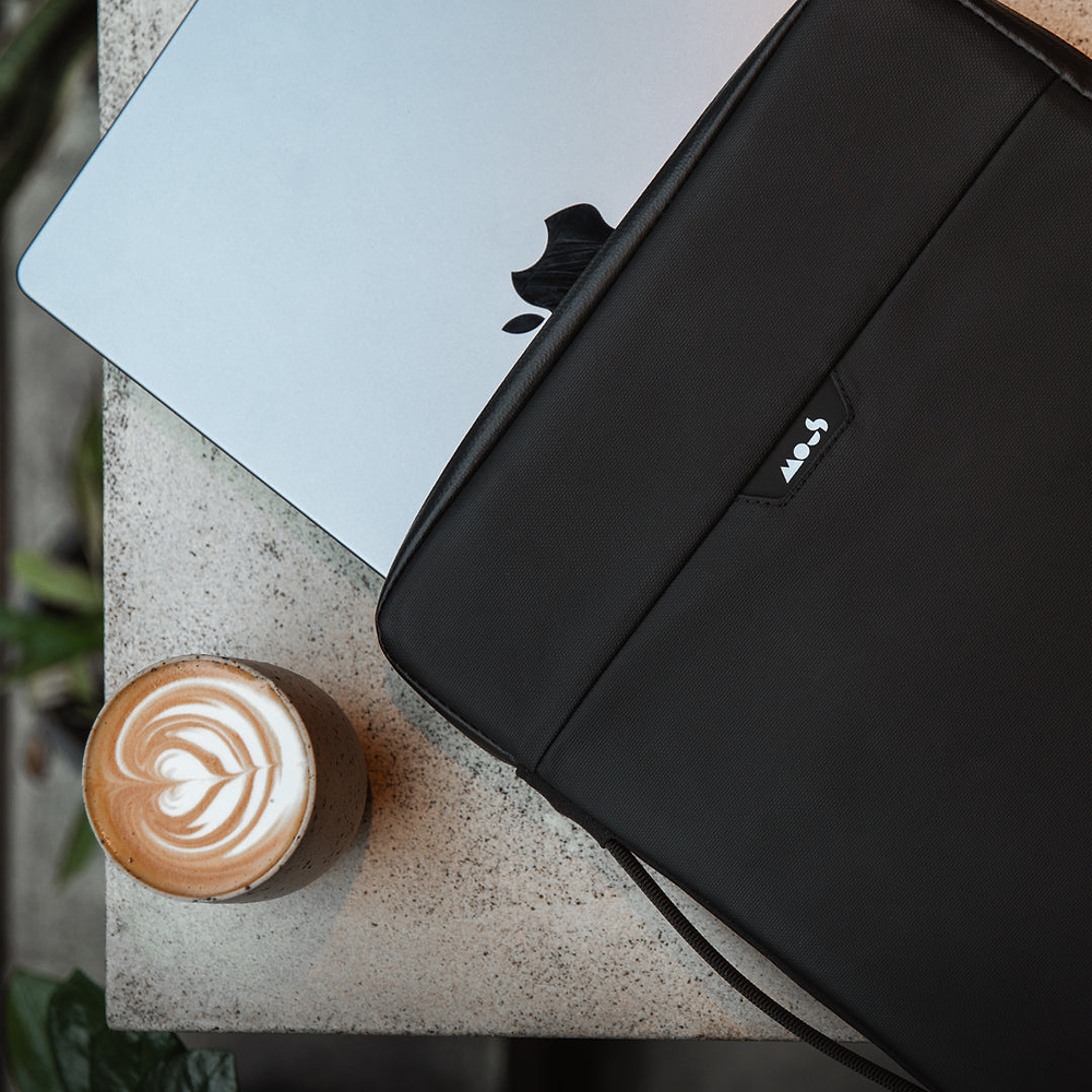 hover-image, Housse protectrice pour ordinateur portable MacBook case waterproof | 16 inch MacBook Pro (2021 & 2023),14 inch MacBook Pro (2021 & 2023)