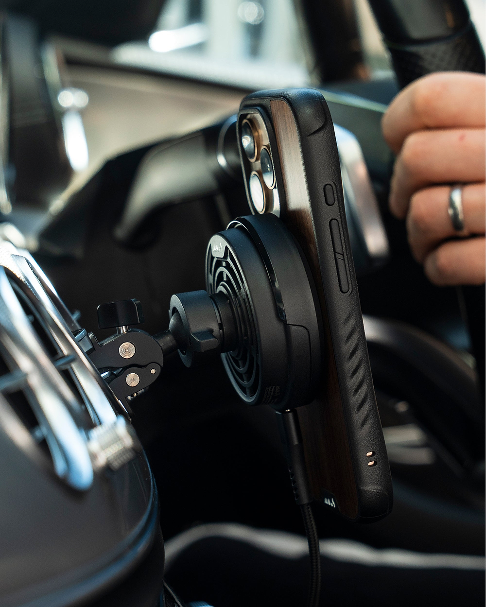 Wireless Charging Car Vent Clip - With Qi2