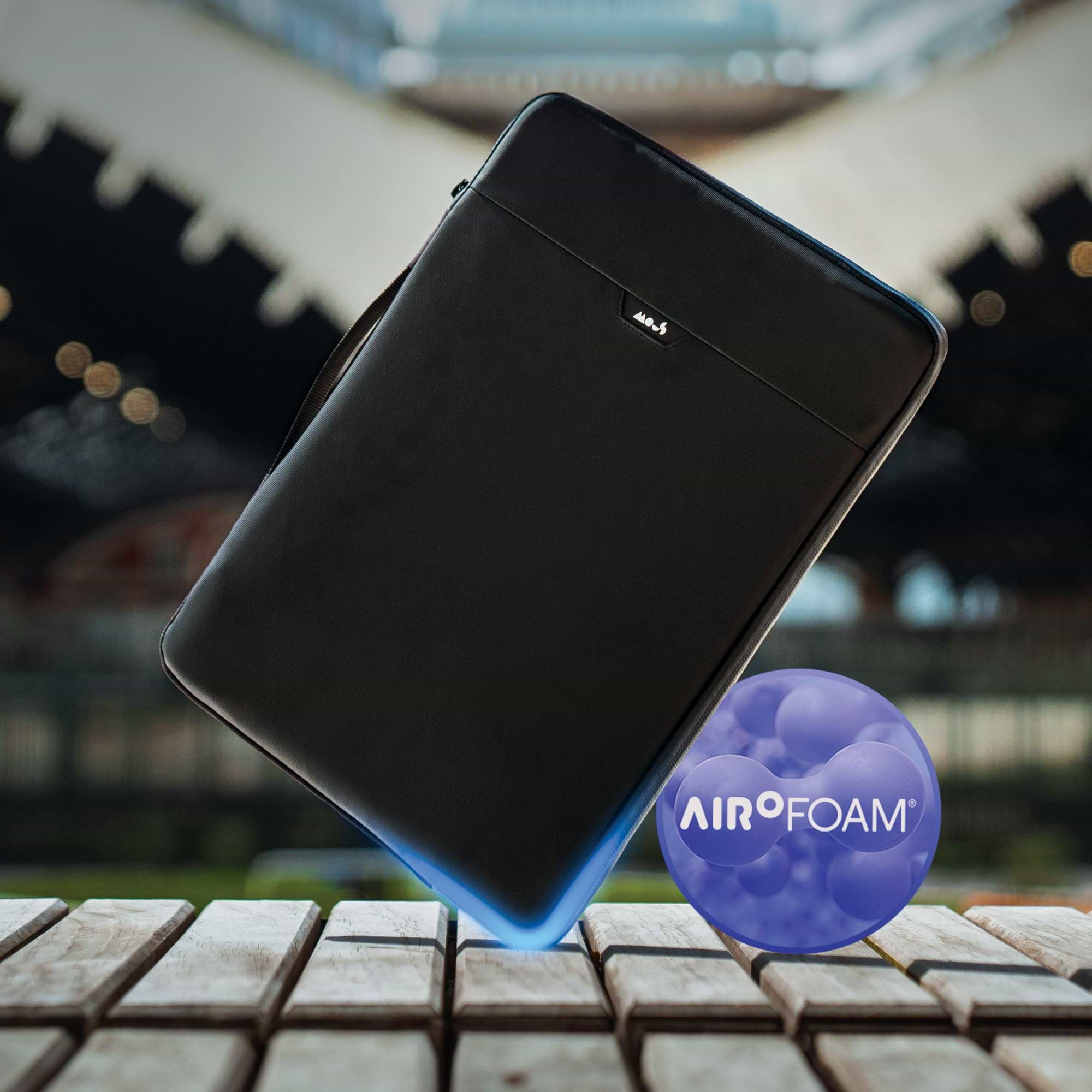 MacBook Pro Sleeve With Handle - Thumbnail 3