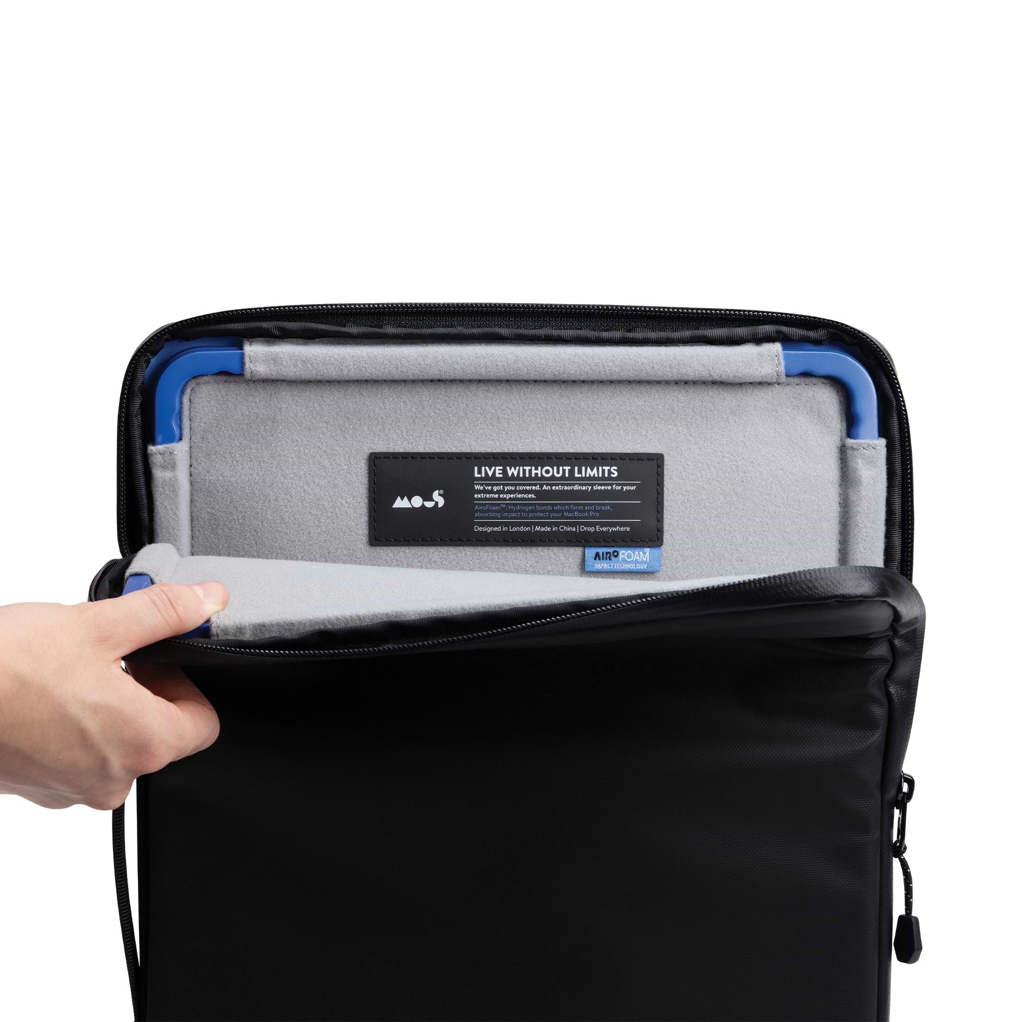 MacBook Pro Sleeve With Handle - Thumbnail 4