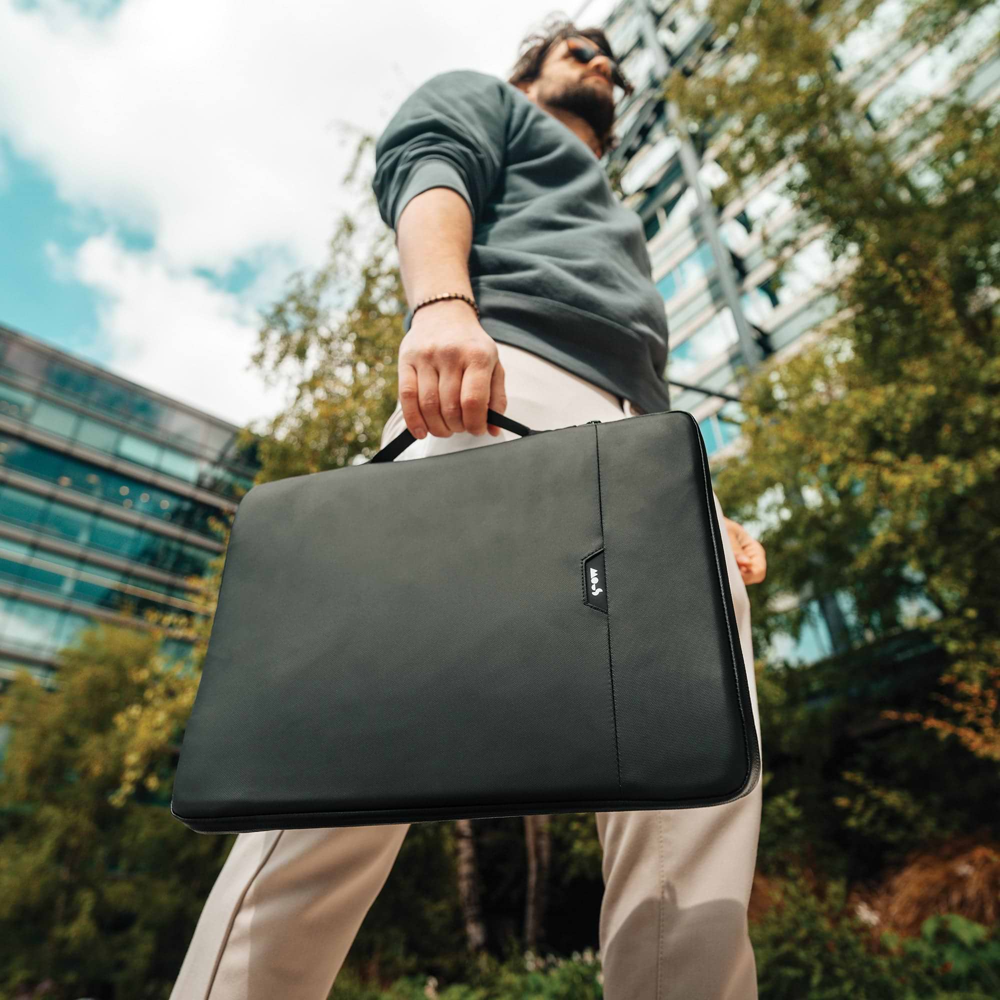 MacBook Pro Sleeve With Handle - Thumbnail 5