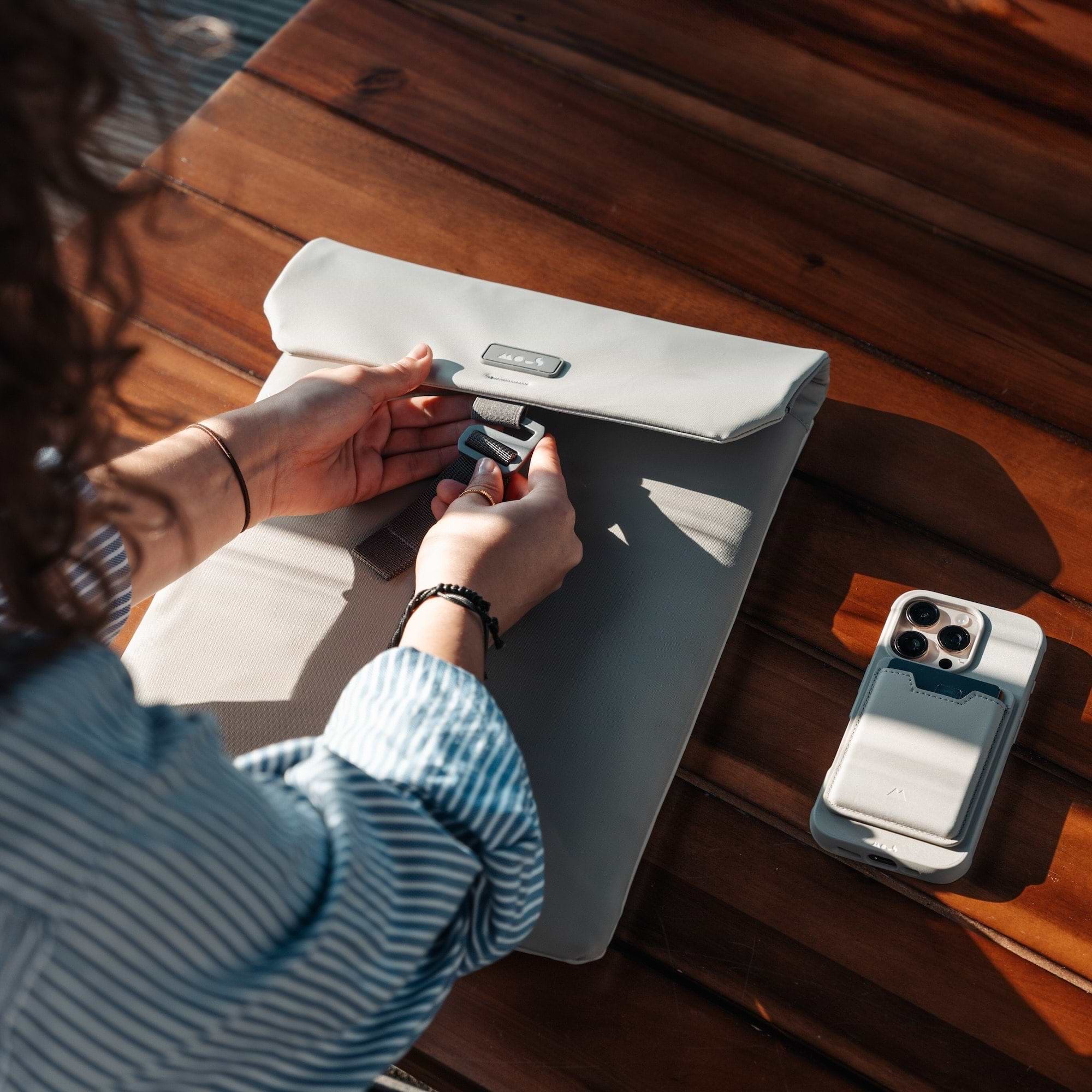 Universal Laptop Sleeve – Stone - Thumbnail 5