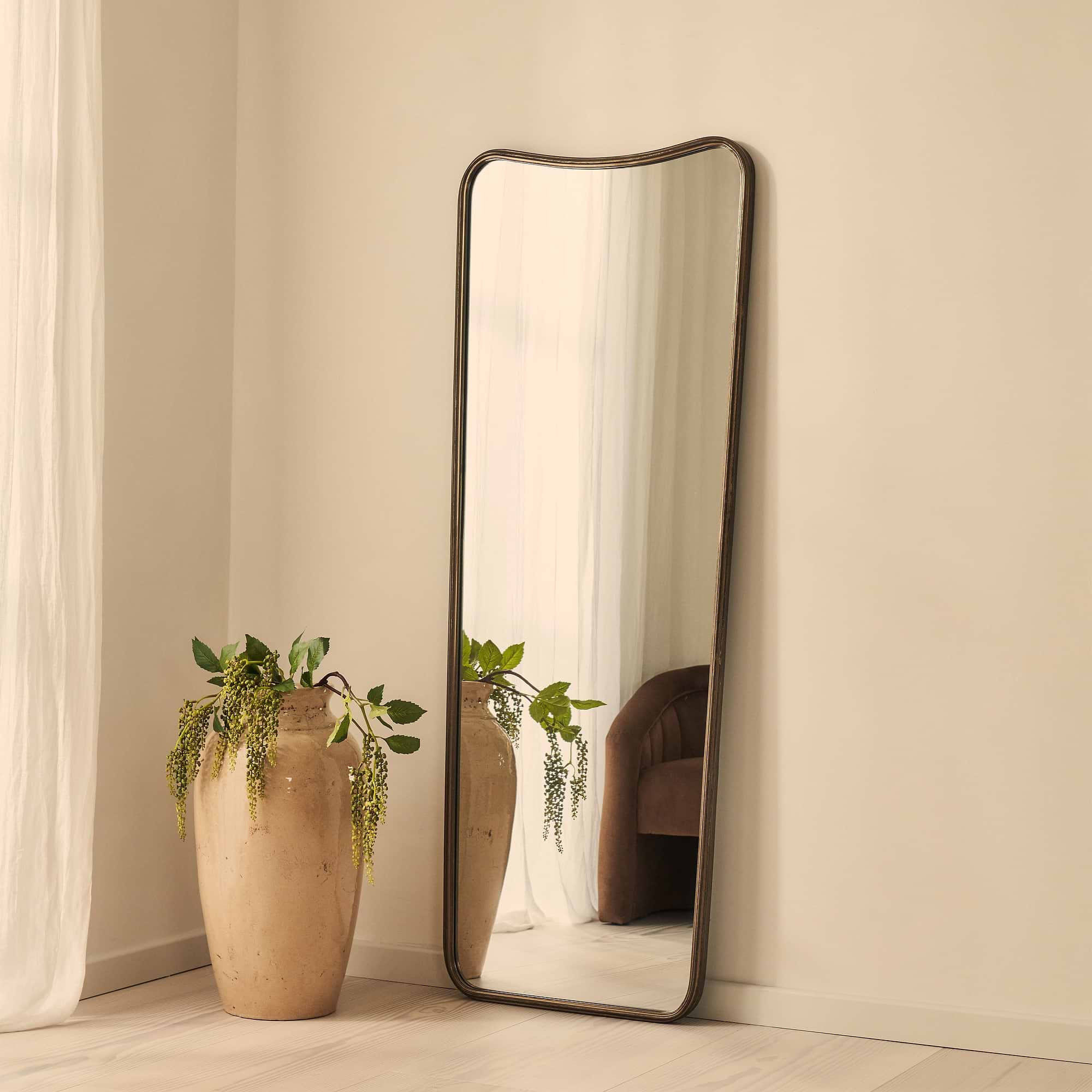 Are Antique Bronze and Antique Gold Mirrors Trendy or Timeless?