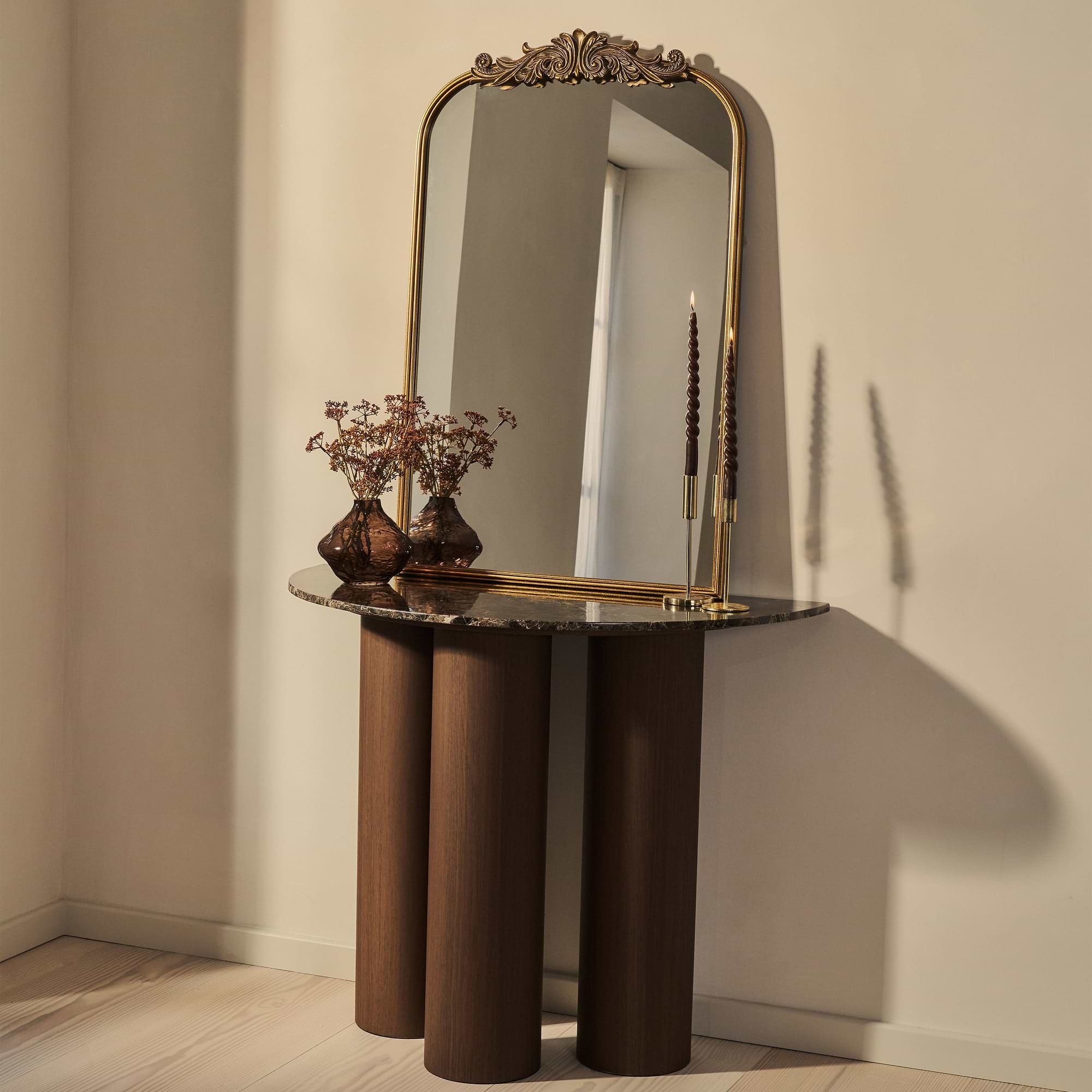How Console Tables Help to Remove Hallway Clutter