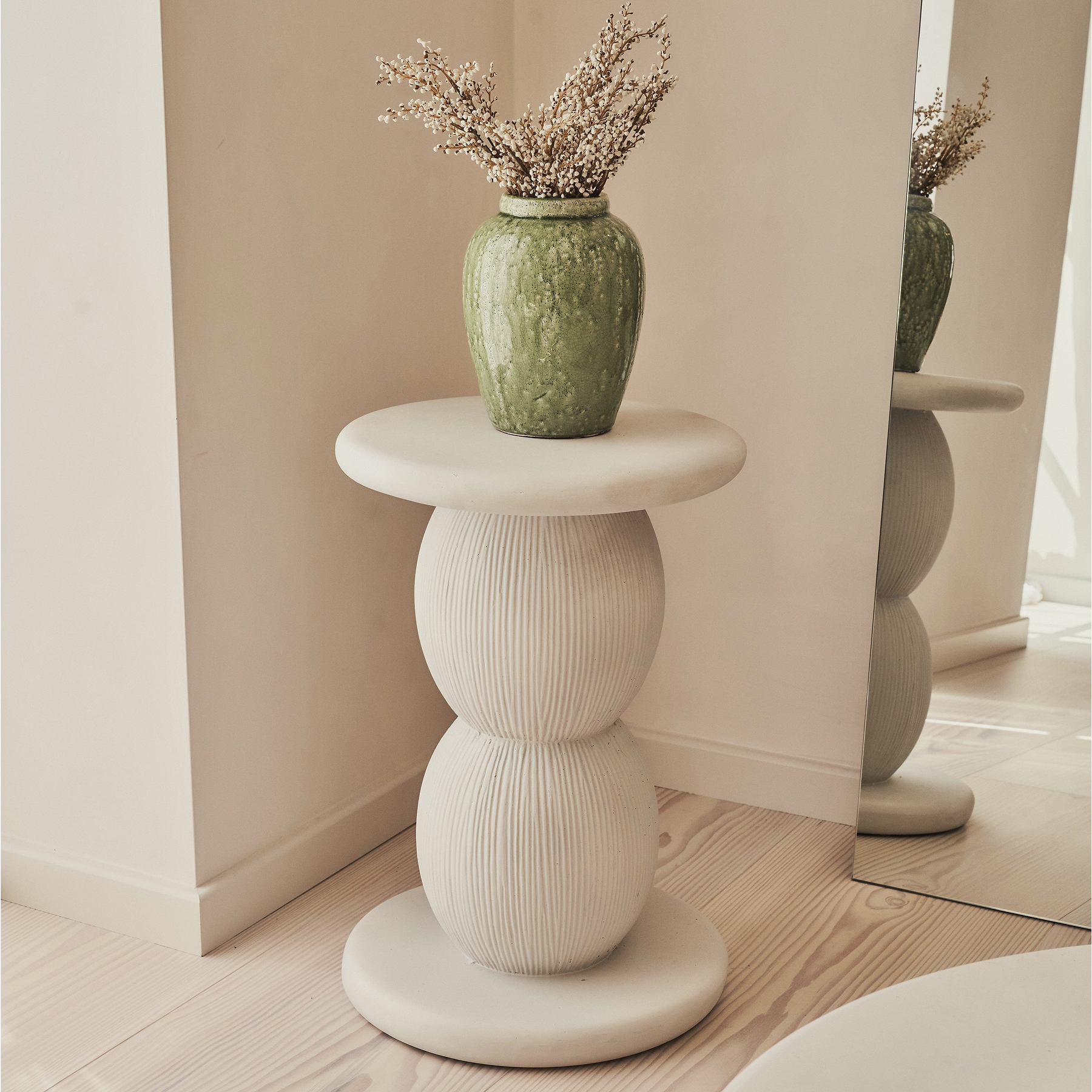 Leonardo - Minimal Concrete Ball Side Table