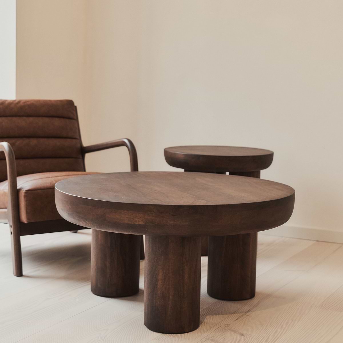 Vermont - Dark Wood Premium Round Coffee Table