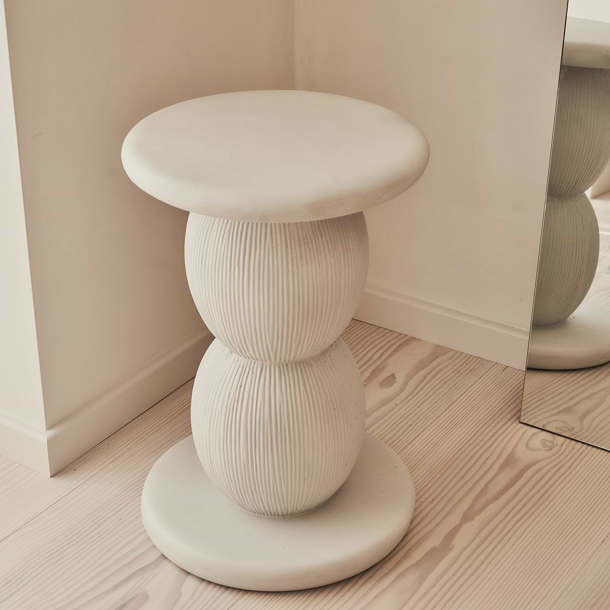 Leonardo - Minimal Concrete Ball Side Table