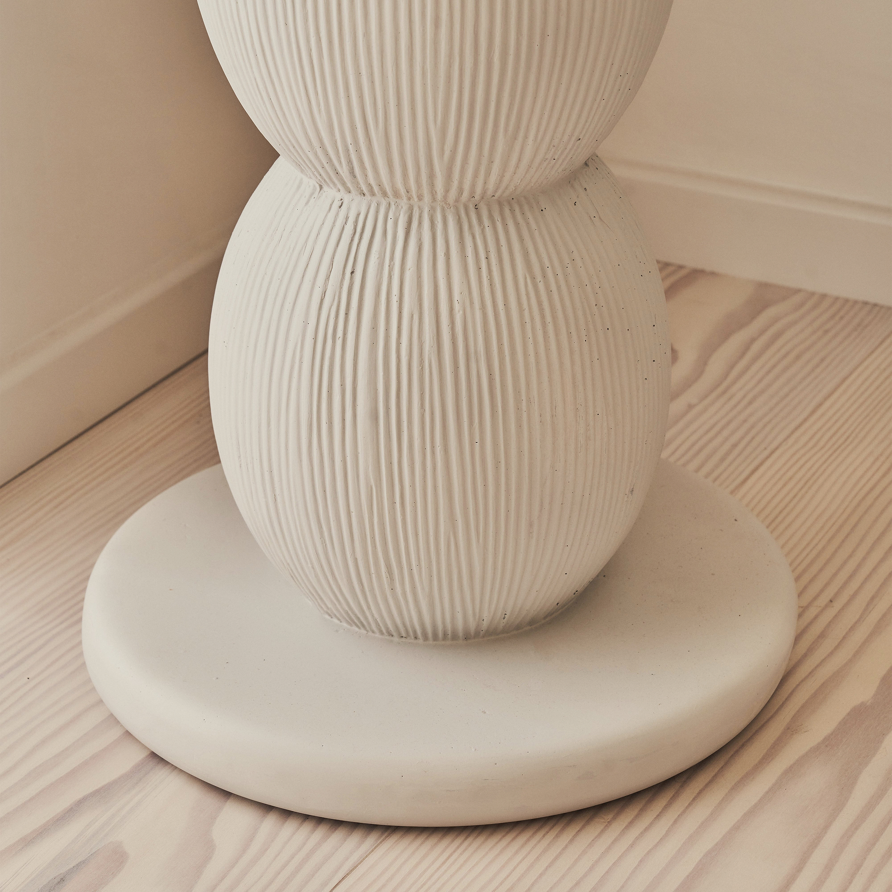 Leonardo - Minimal Concrete Ball Side Table