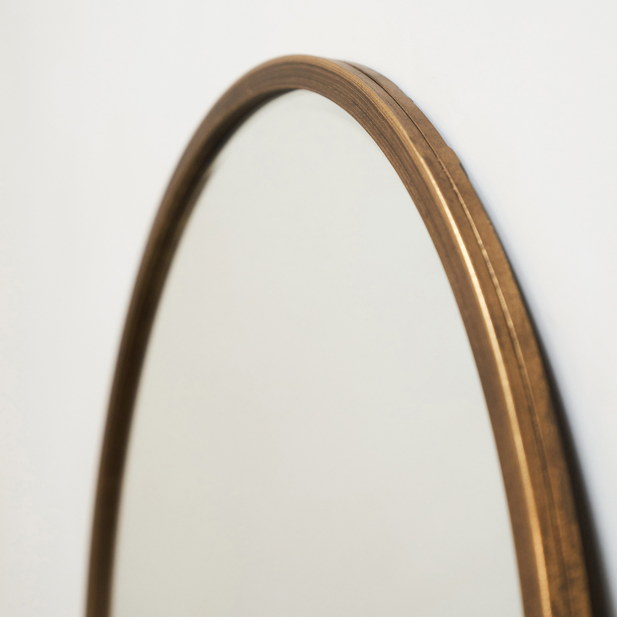 Gold Metal Modern Round Wall Mirror detail shot of curved frame