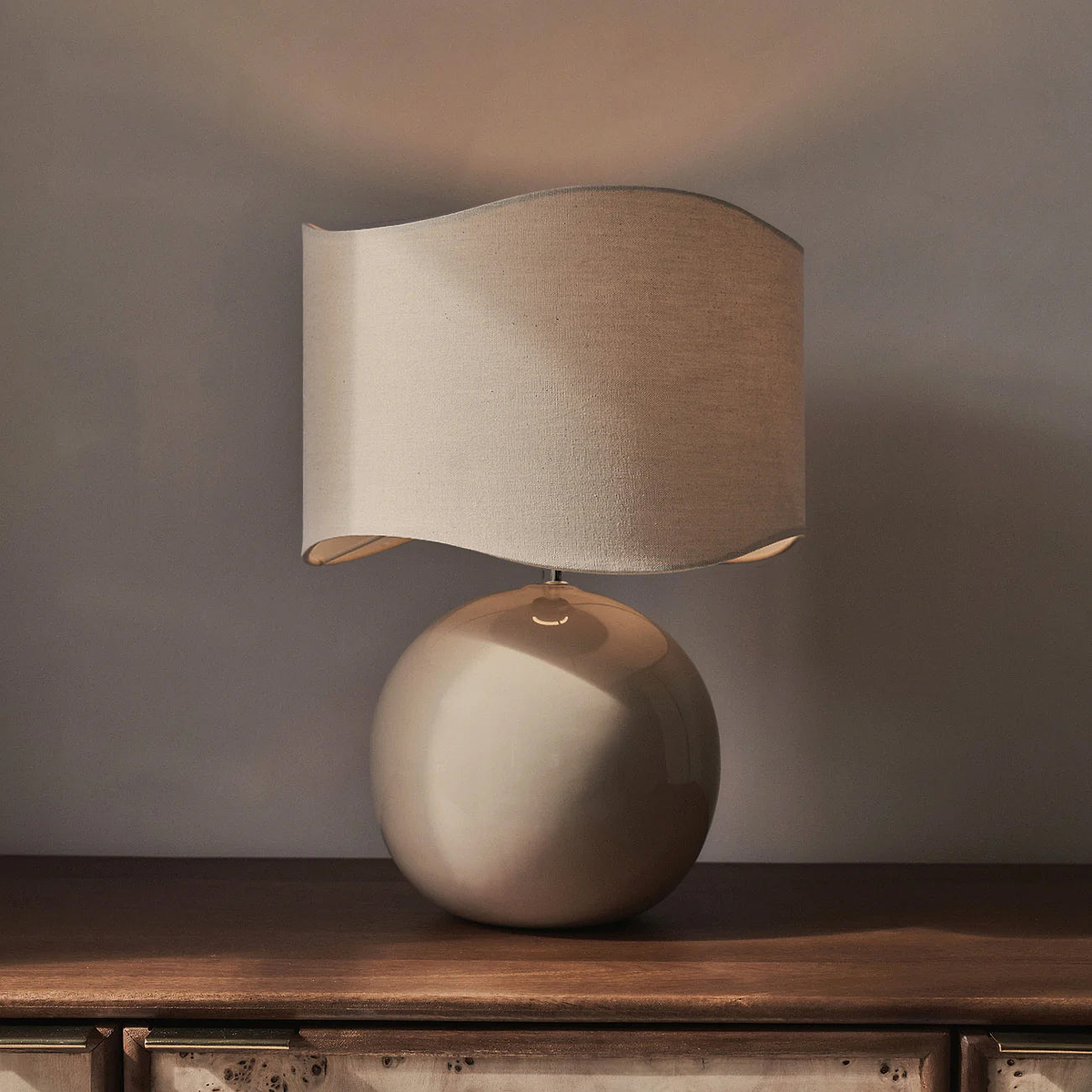 Olera - Beige Gloss Ceramic Wave Shade Table Lamp