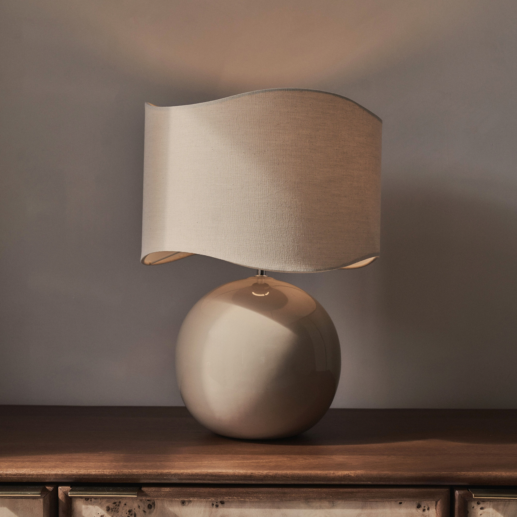 Olera - Beige Gloss Ceramic Wave Shade Table Lamp