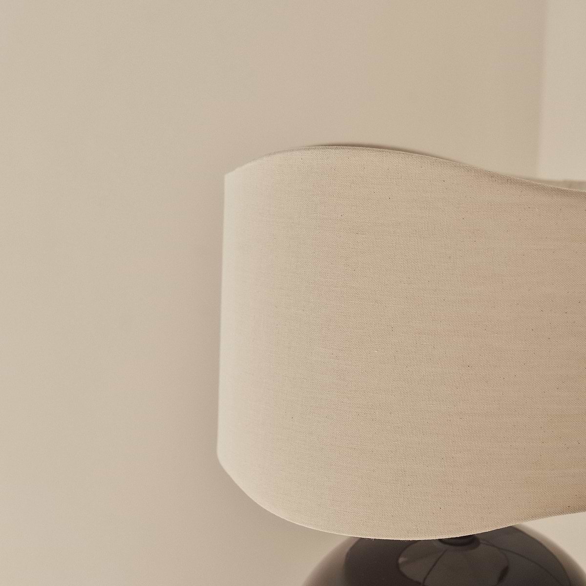 Olera - Chocolate Gloss Ceramic Wave Shade Table Lamp