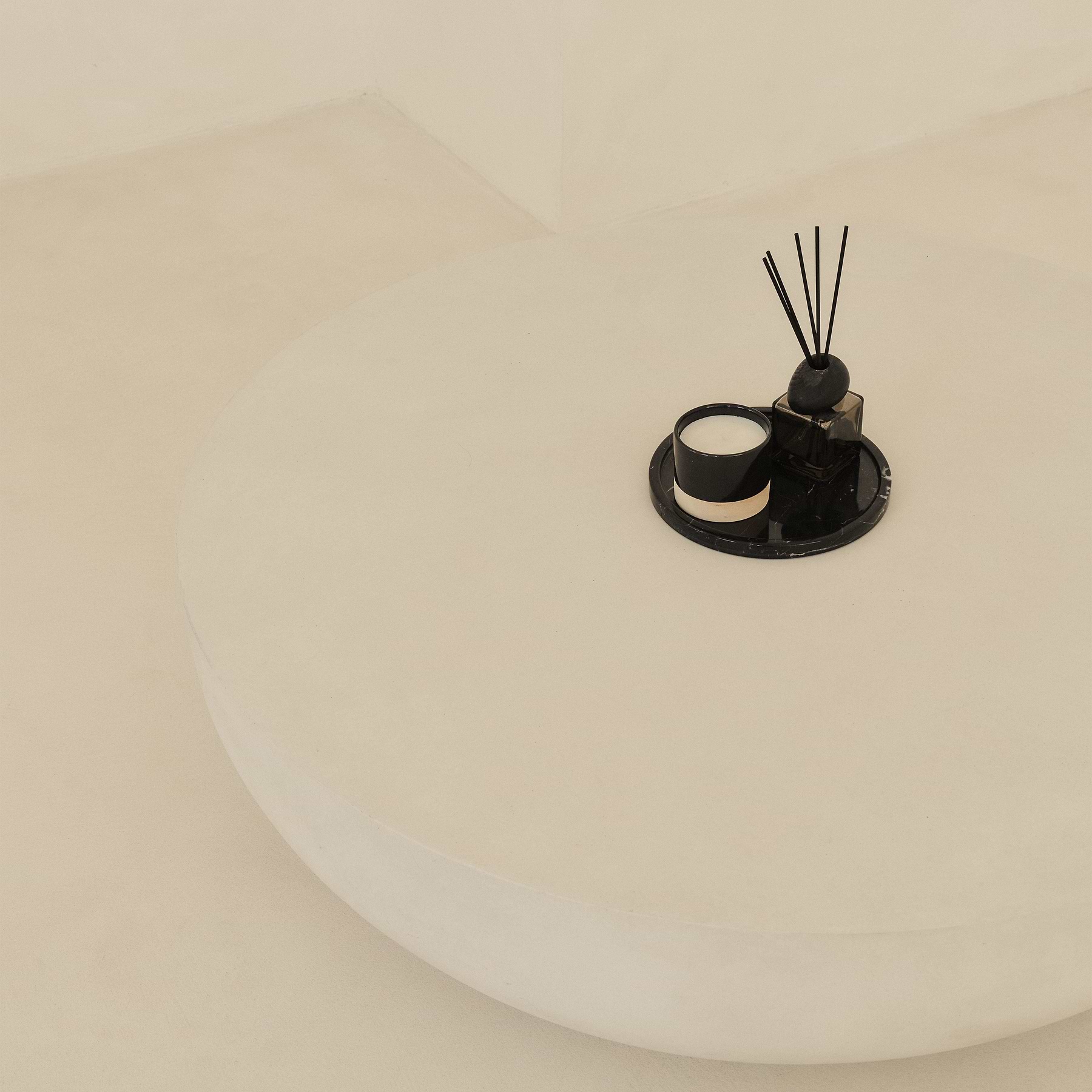 Travara - Black Marble Round Decorative Tray