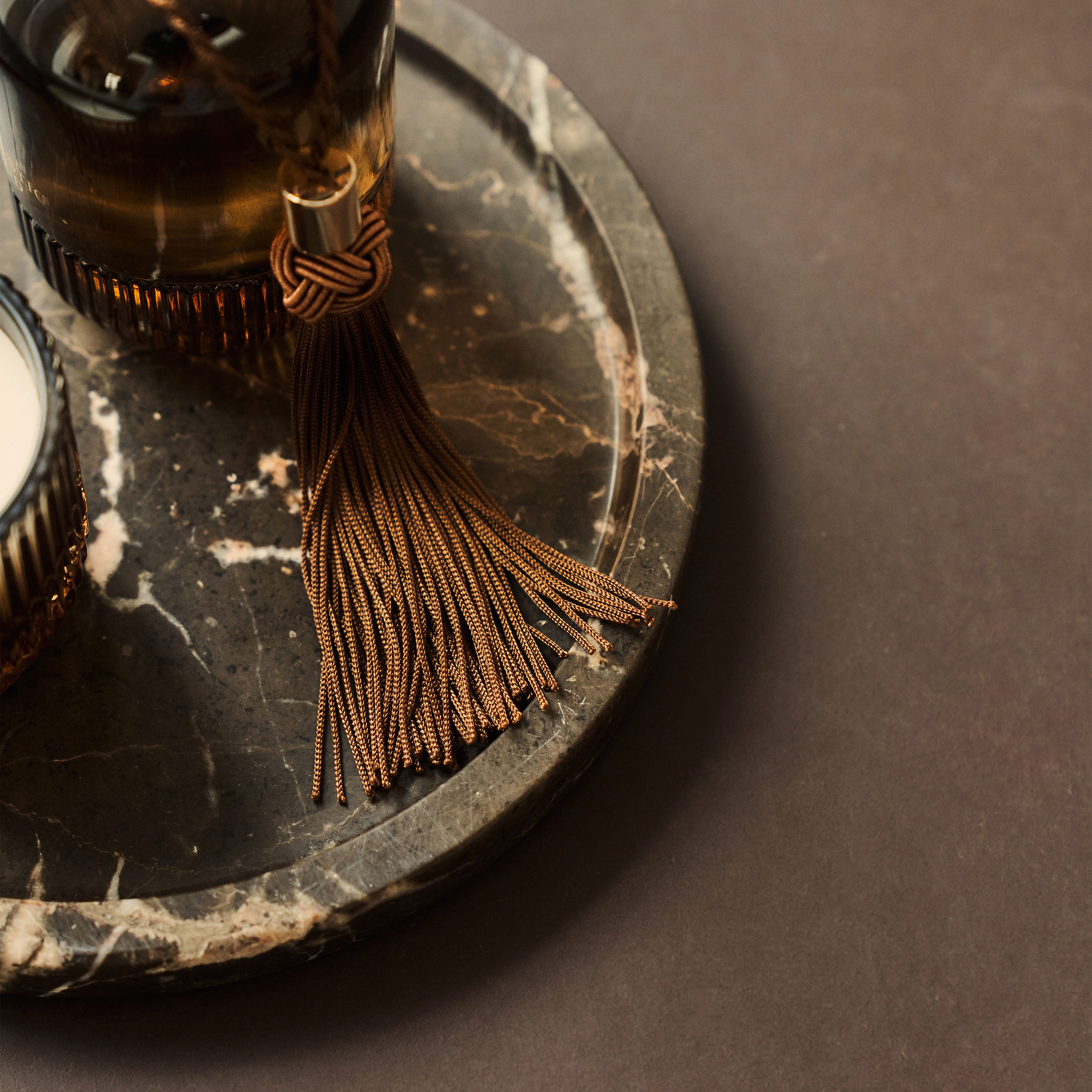 Travara - Dark Emperador Marble Round Decorative Tray