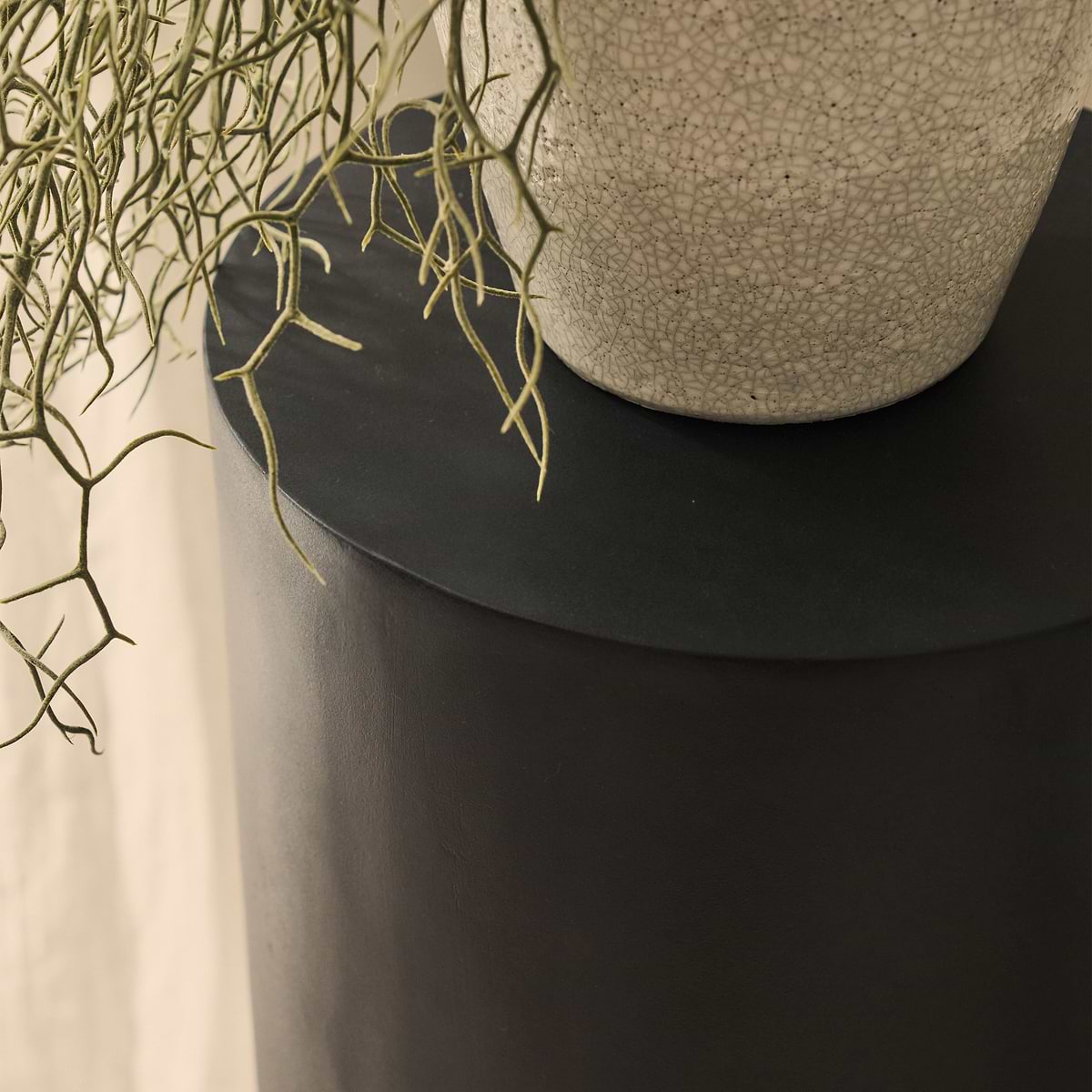 Angelo - Minimal Onyx Round Plinth