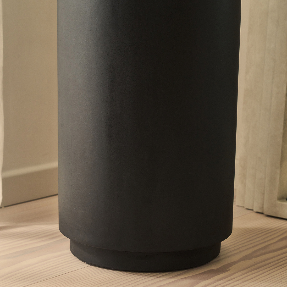 Angelo - Minimal Onyx Round Plinth