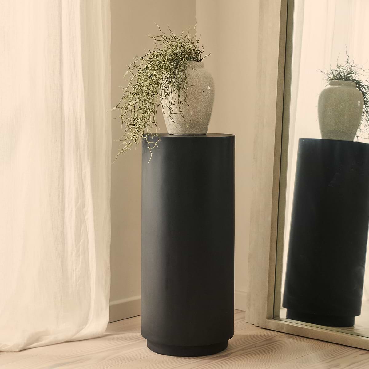 Angelo - Minimal Onyx Round Plinth