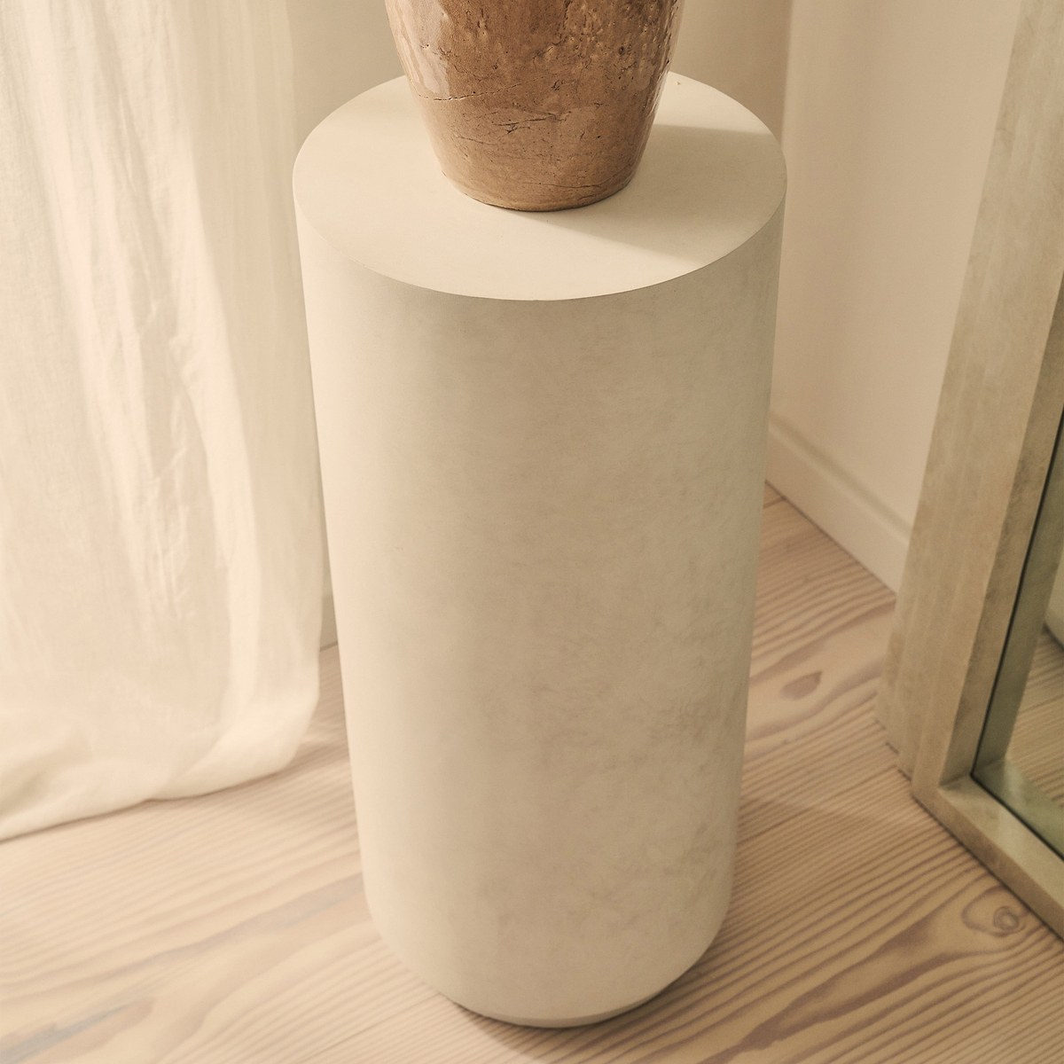 Angelo - Minimal Concrete Round Plinth
