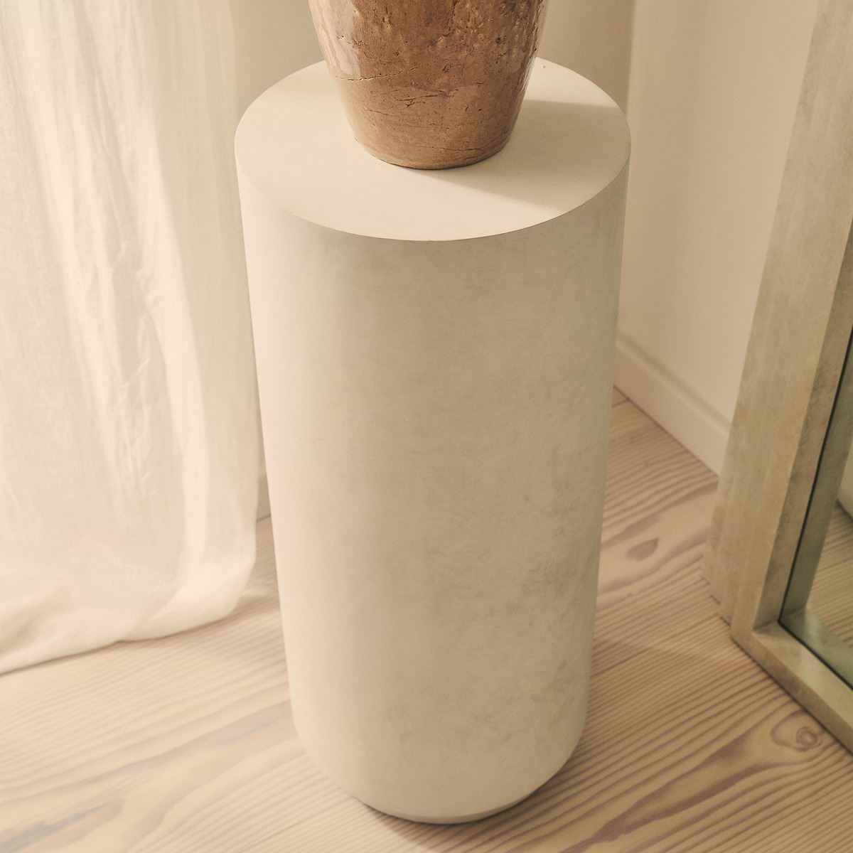 Angelo - Minimal Concrete Round Plinth