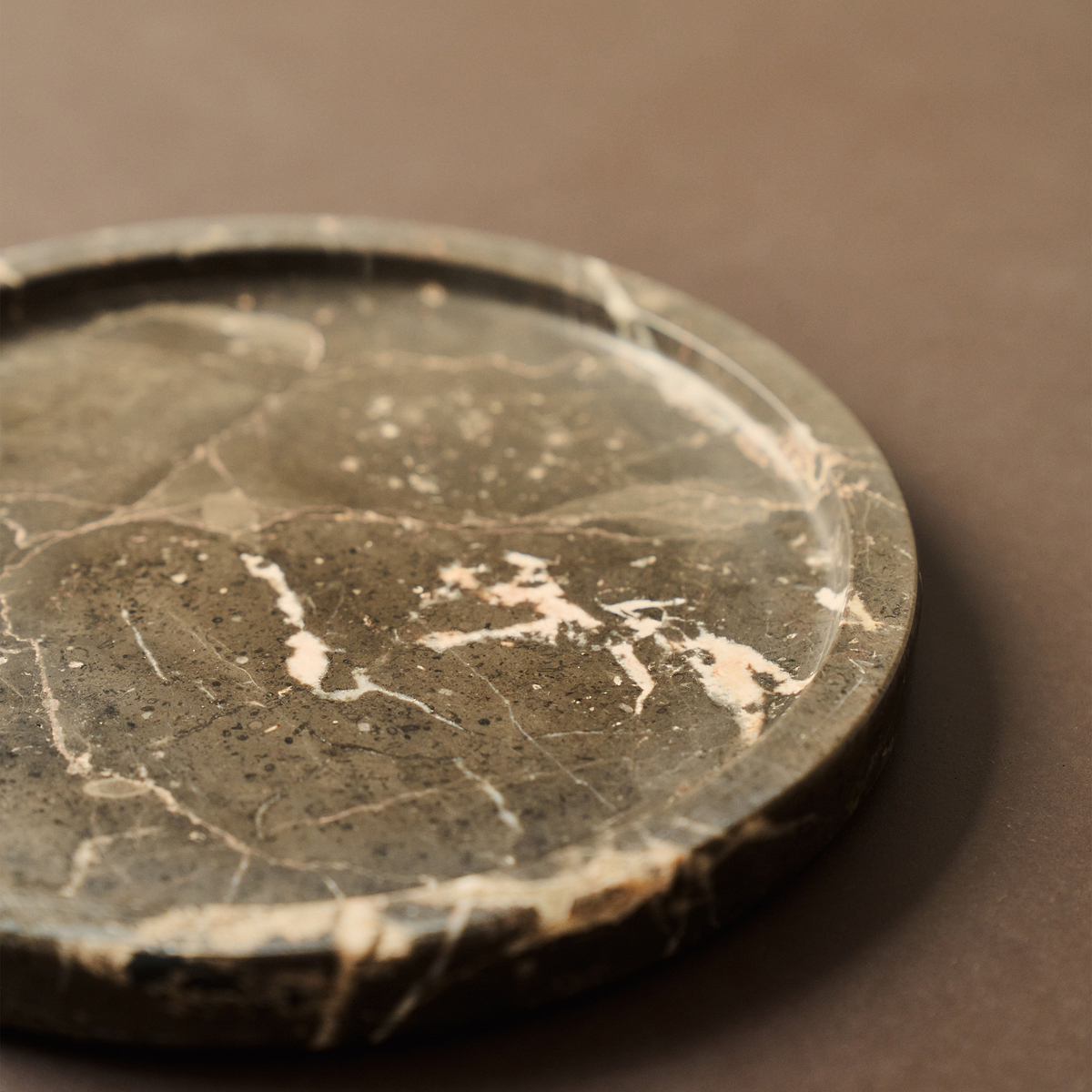 Travara - Dark Emperador Marble Round Decorative Tray