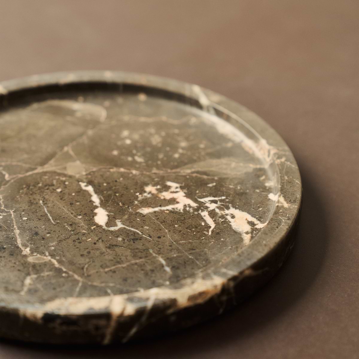 Travara - Dark Emperador Marble Round Decorative Tray