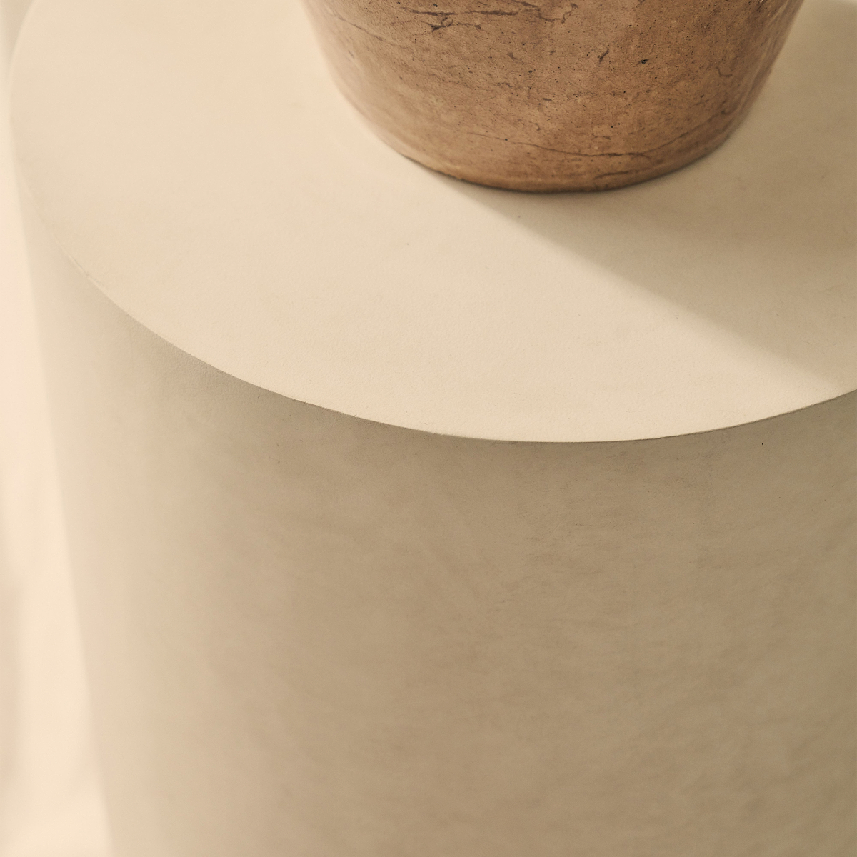 Angelo - Minimal Concrete Round Plinth