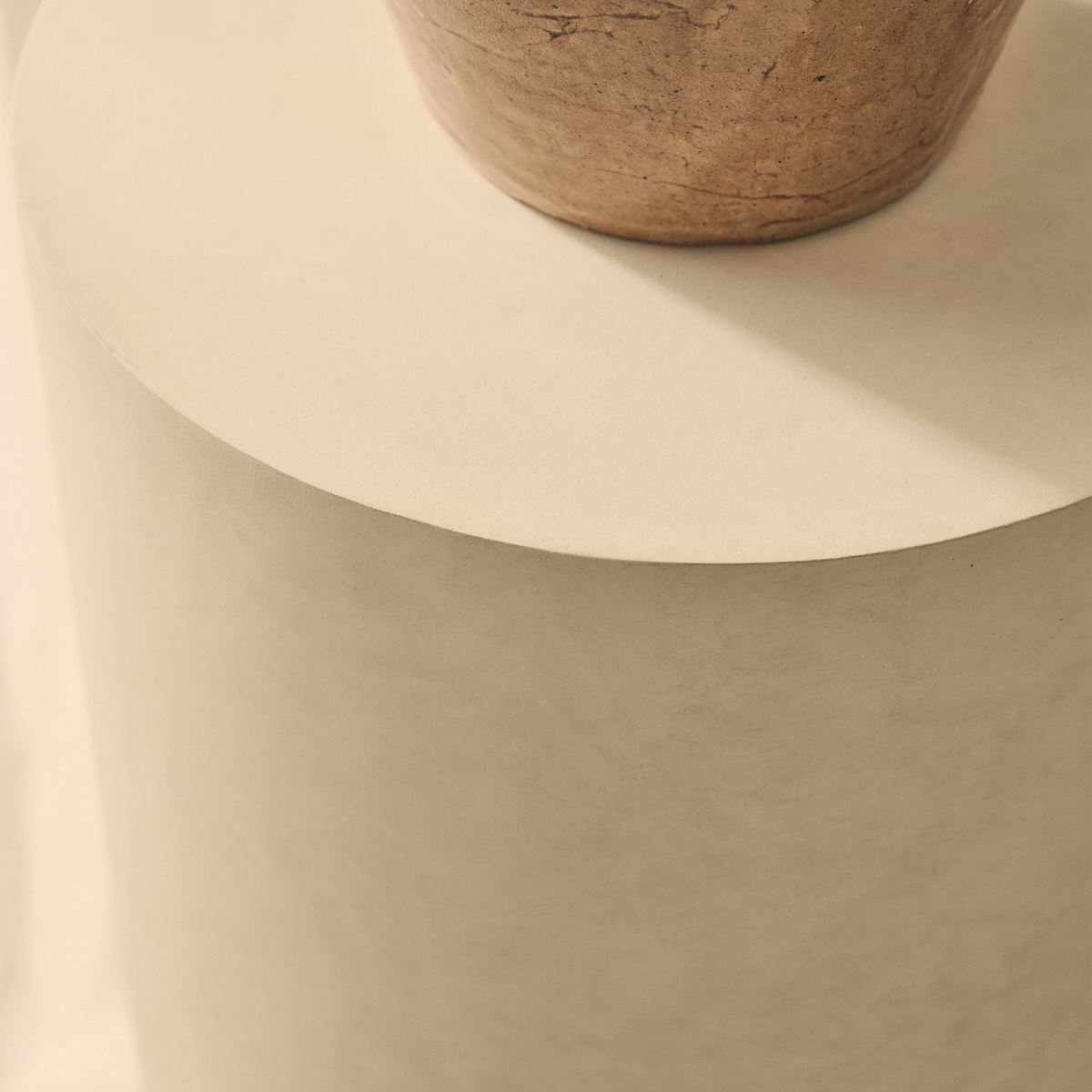 Angelo - Minimal Concrete Round Plinth
