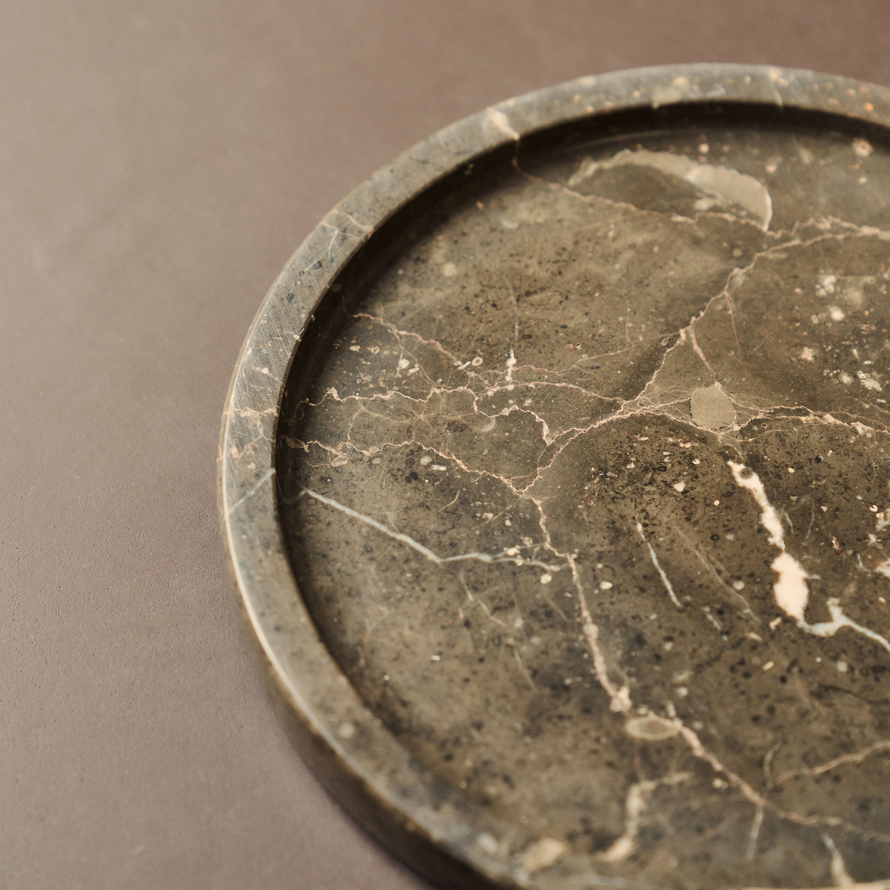 Travara - Dark Emperador Marble Round Decorative Tray