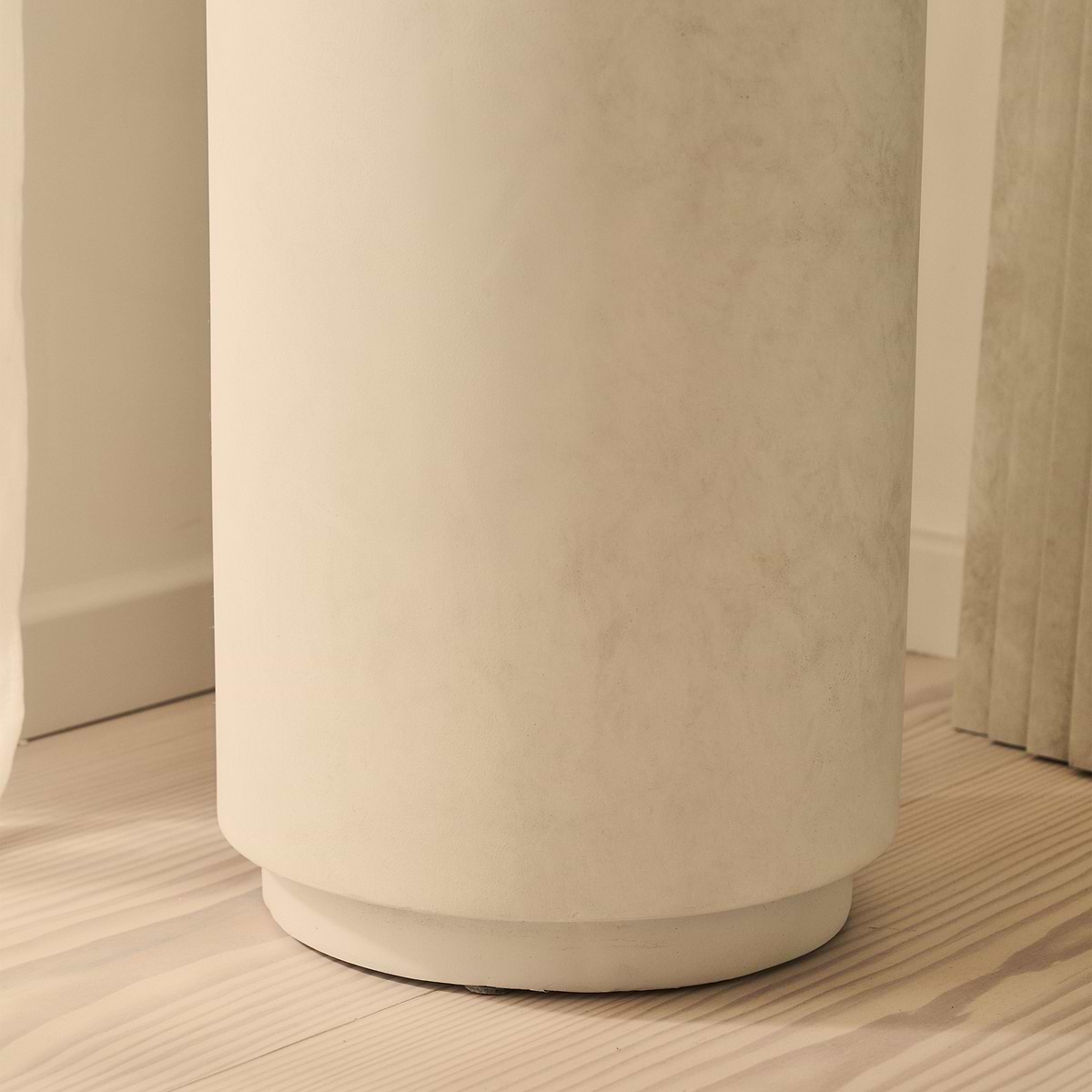 Angelo - Minimal Concrete Round Plinth