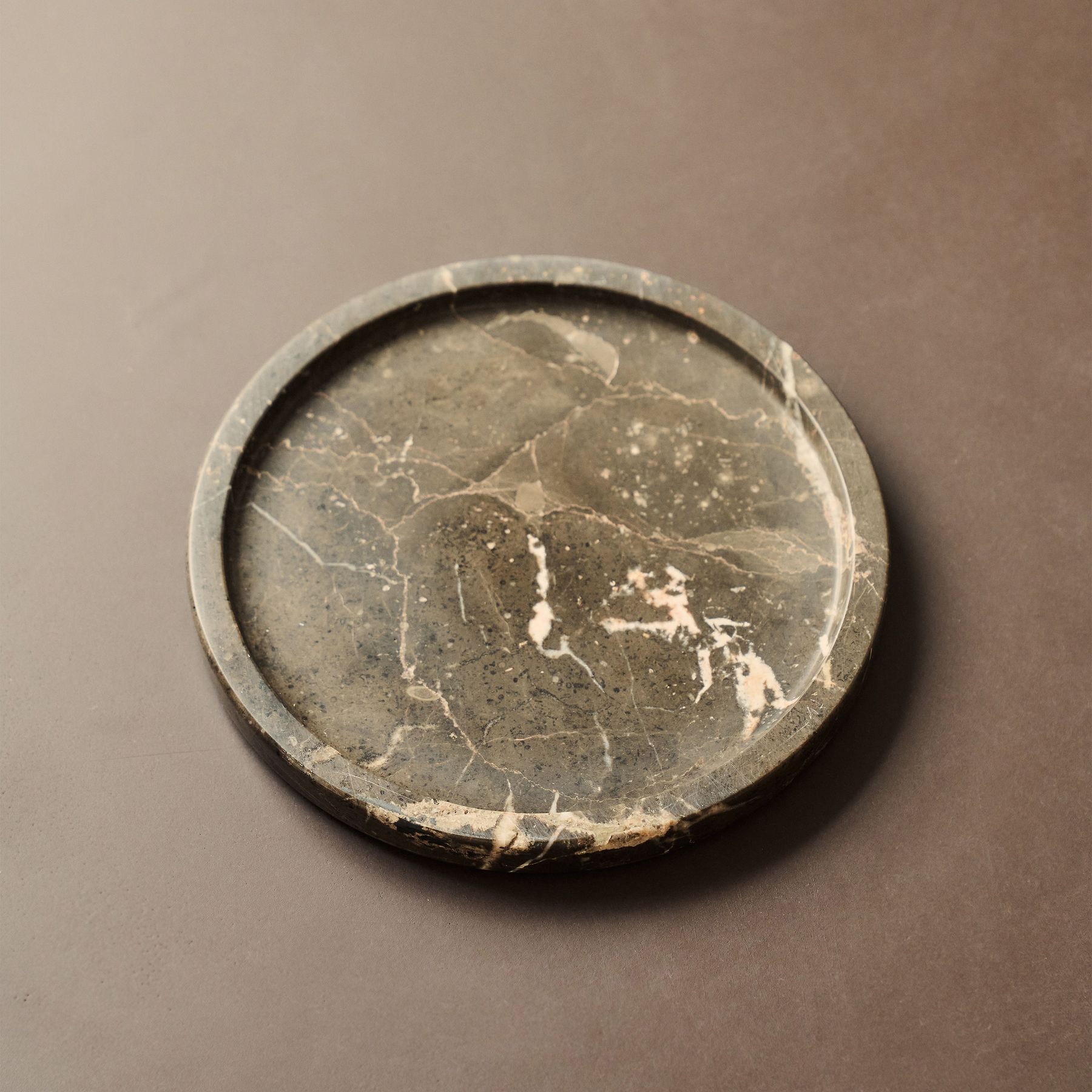 Travara - Dark Emperador Marble Round Decorative Tray