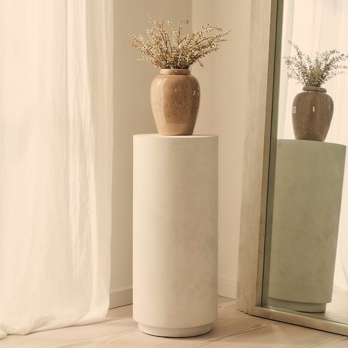 Angelo - Minimal Concrete Round Plinth