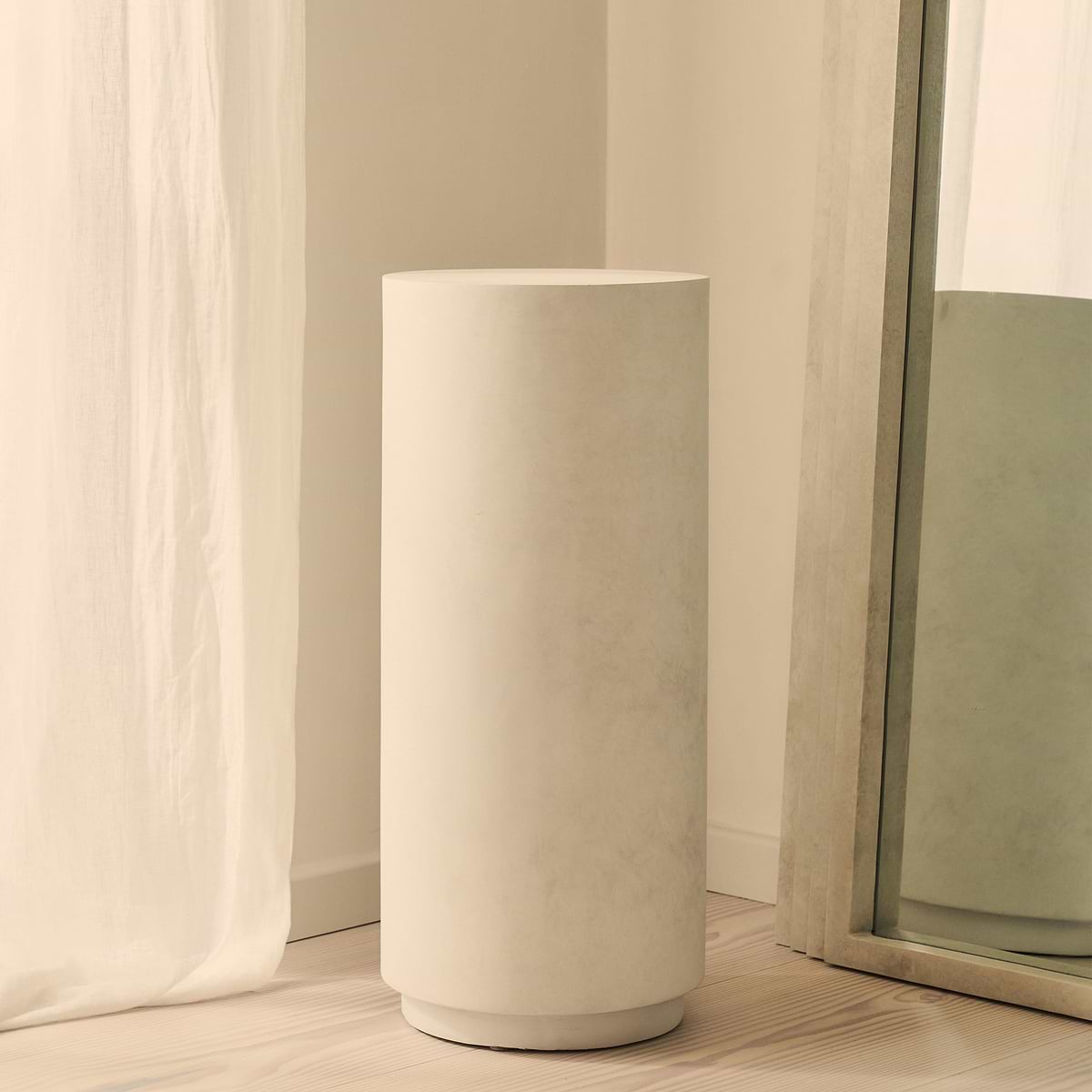 Angelo - Minimal Concrete Round Plinth