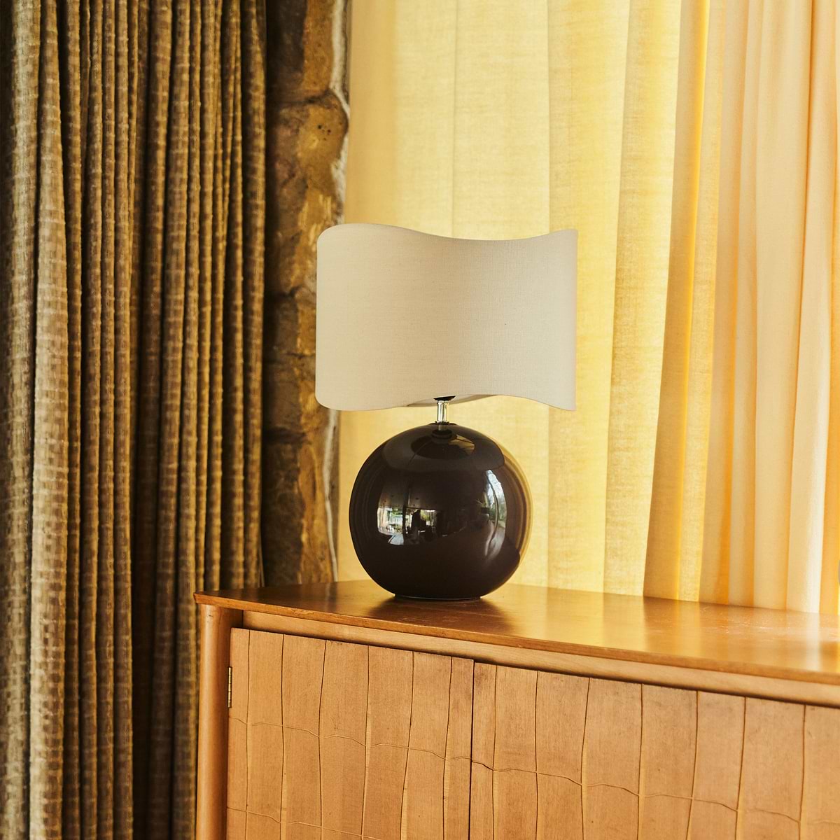 Olera - Chocolate Gloss Ceramic Wave Shade Table Lamp