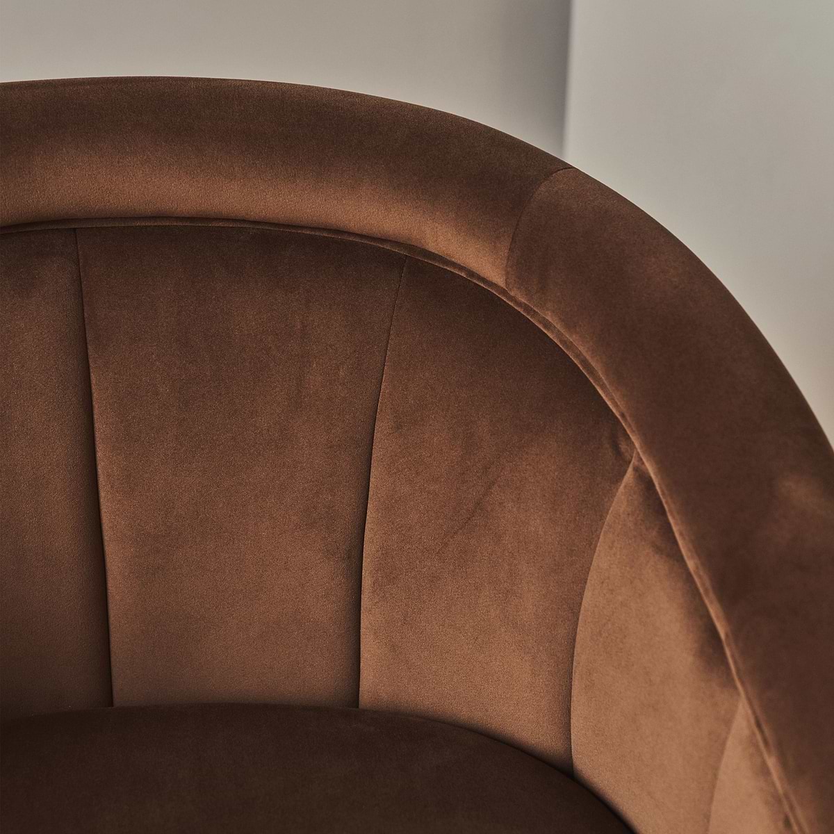 Camille - Curved Velvet Accent Chair Brown