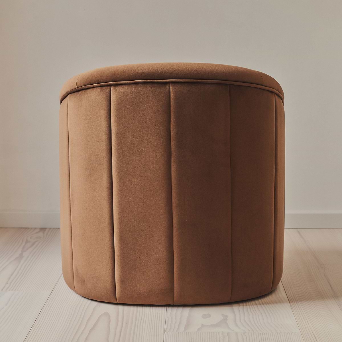 Camille - Curved Velvet Accent Chair Brown
