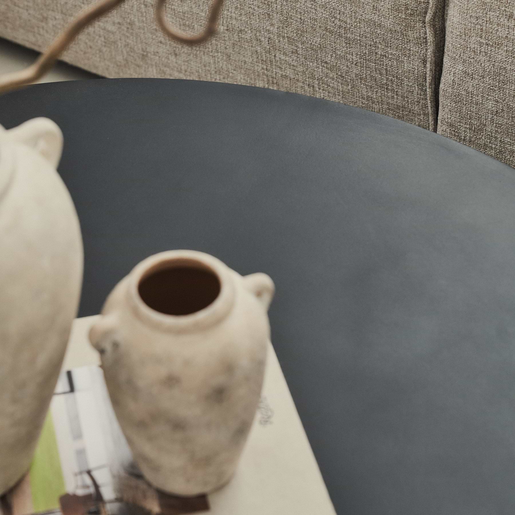Enzo - Large Minimal Onyx Round Coffee Table