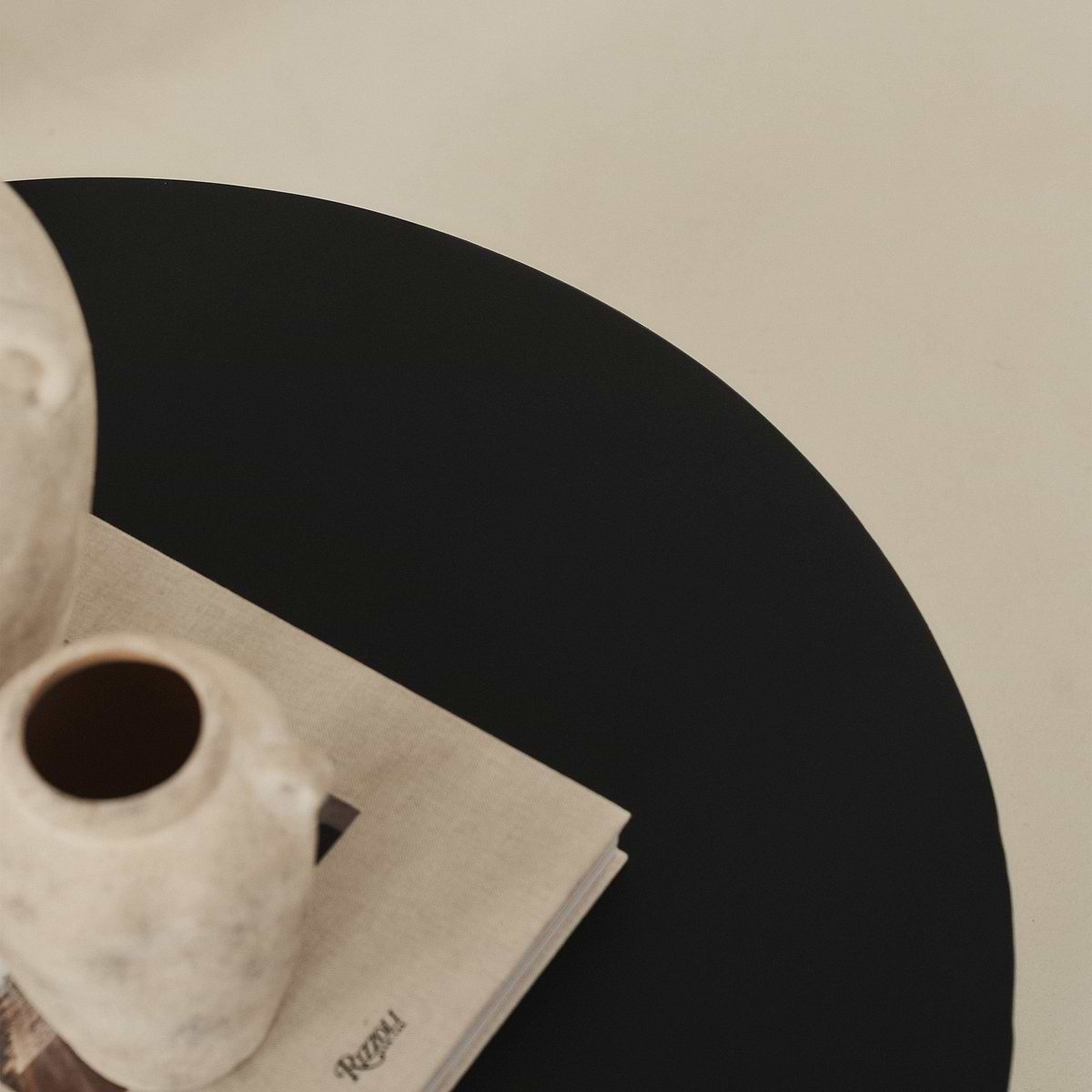 Enzo - Minimal Onyx Round Coffee Table