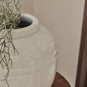 Cyra - Large Ivory Gloss Ceramic Vase