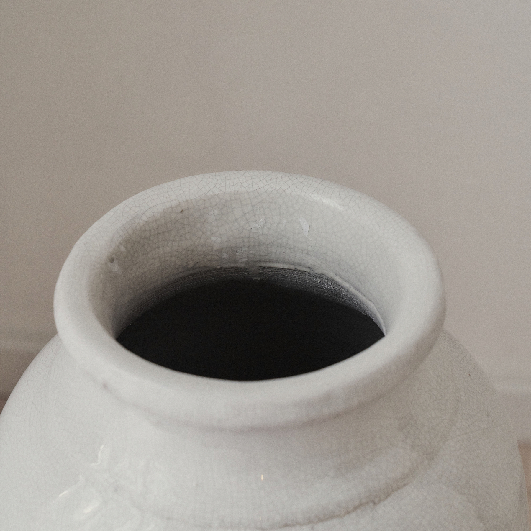 Cadira - Large Ivory Gloss Ceramic Vase