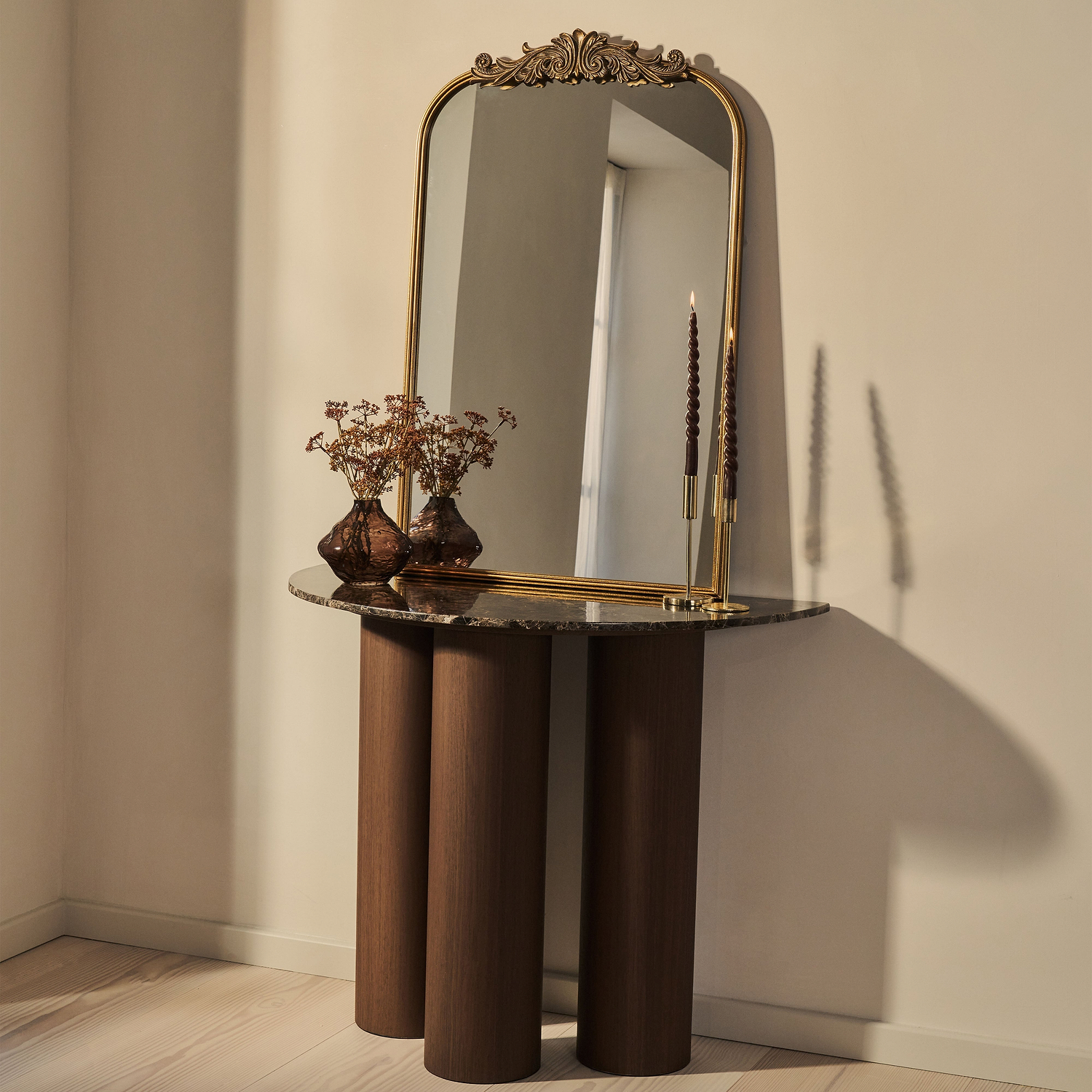 How Console Tables Help to Remove Hallway Clutter