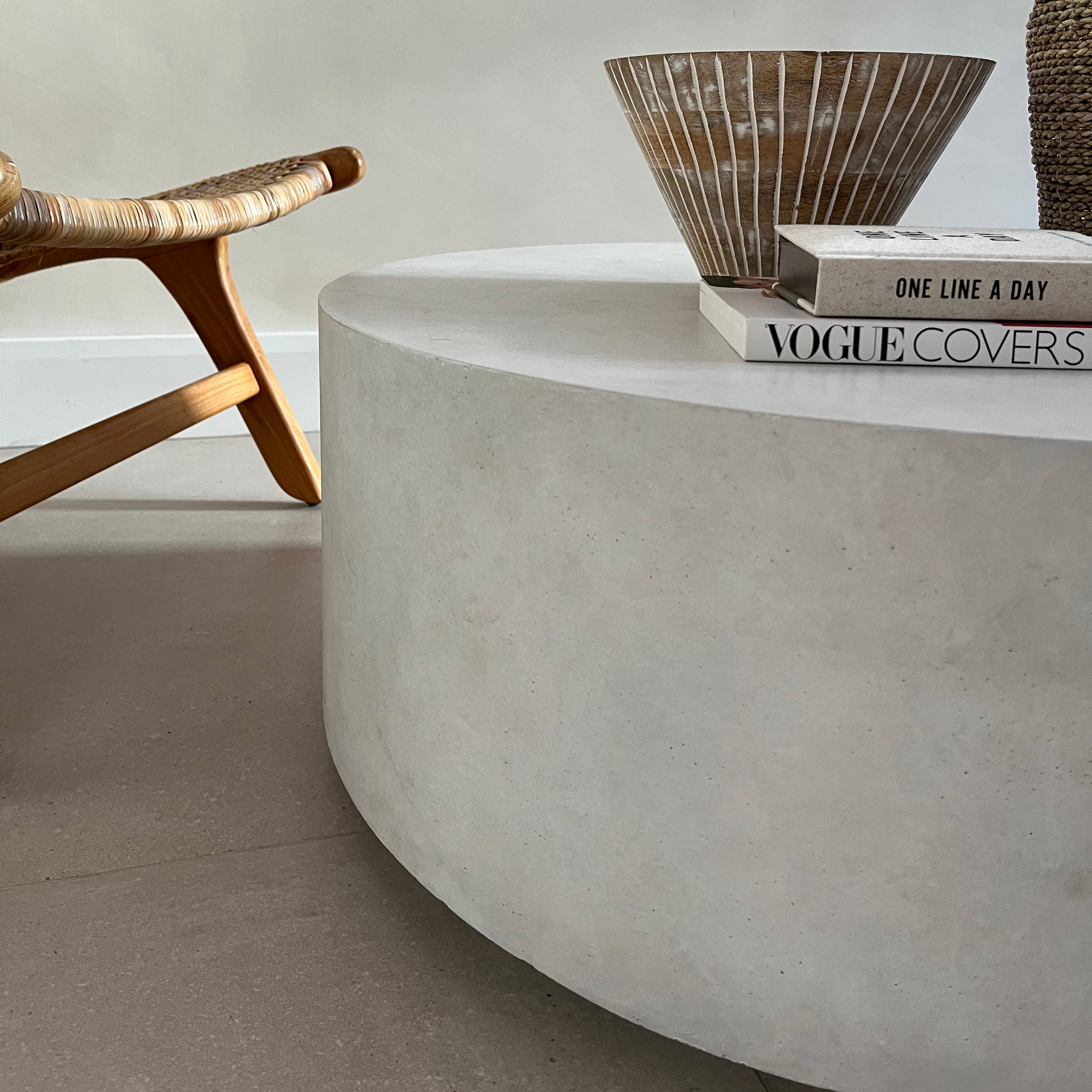 Minimal Concrete Round Coffee Table Large - Angelo
