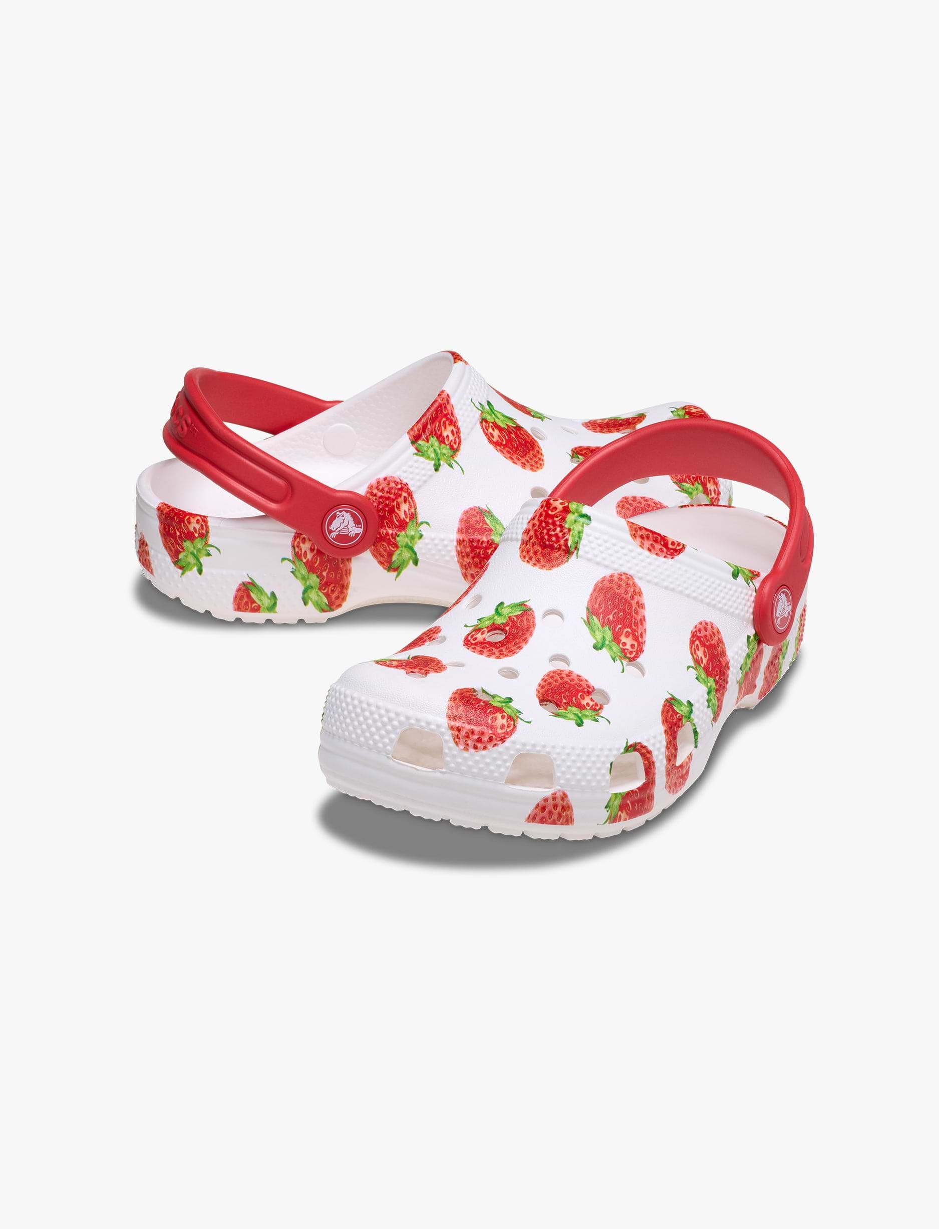 Crocs Classic Fresh Fruits K -  כפכפי קרוקס לילדים בצבע לבן בהדפס תותים אדומים
