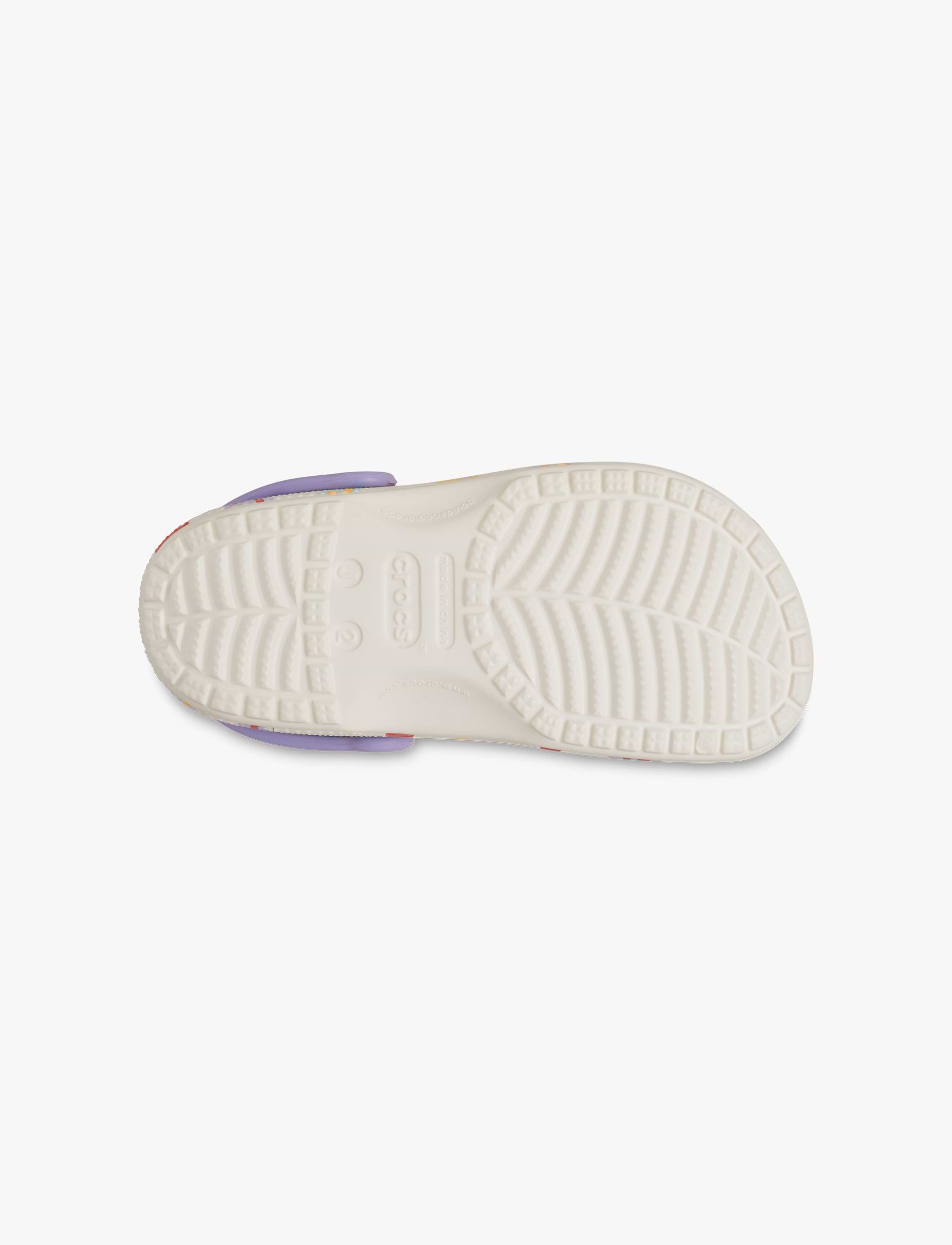 Crocs Classic Butterfly Graphic Clog T-  כפכפי קלוג קרוקס לילדים בצבע לבן גיר בהדפס פרפרים צבעוניים מידות קטנות